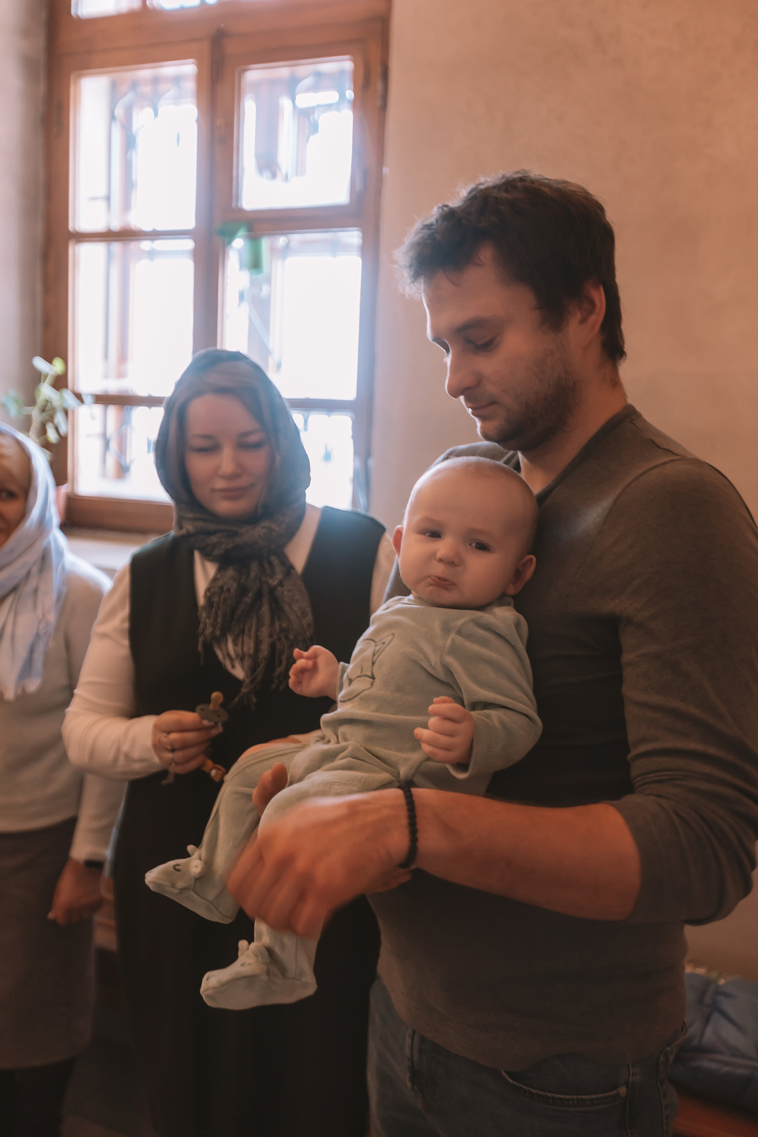 Крещение семакова. Семейный фотограф Тюмень, фотограф на роды Салмина Мария