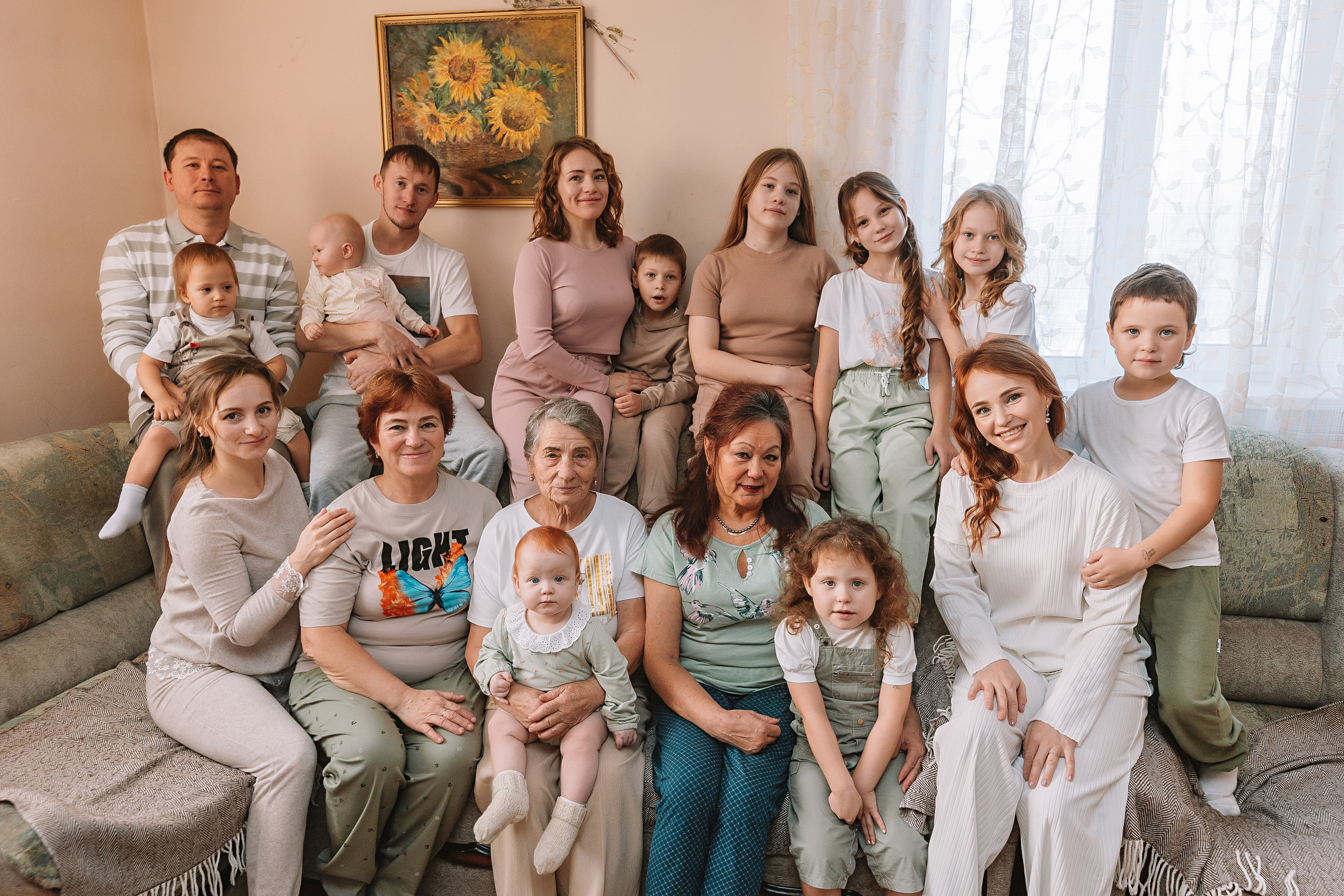 Большая семья (17 человек в частном доме, 2 часа). Семейный фотограф Тюмень, фотограф на роды Салмина Мария