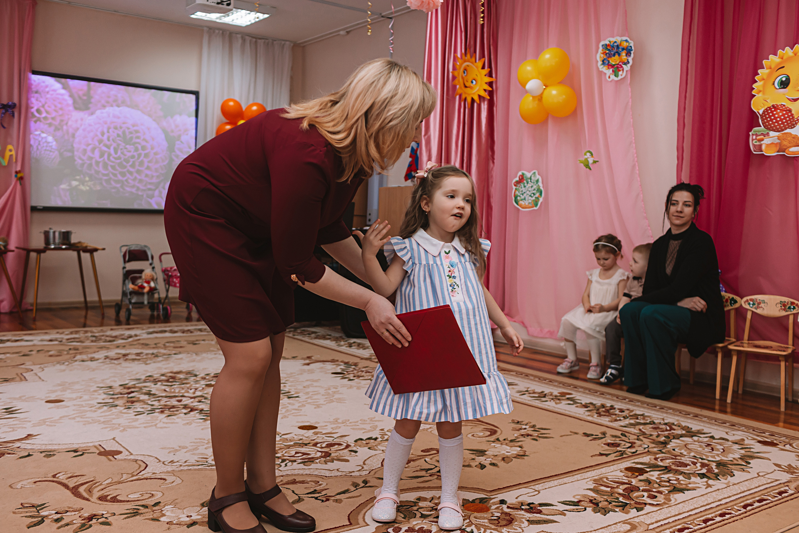 Утренник садик. Семейный фотограф Тюмень, фотограф на роды Салмина Мария