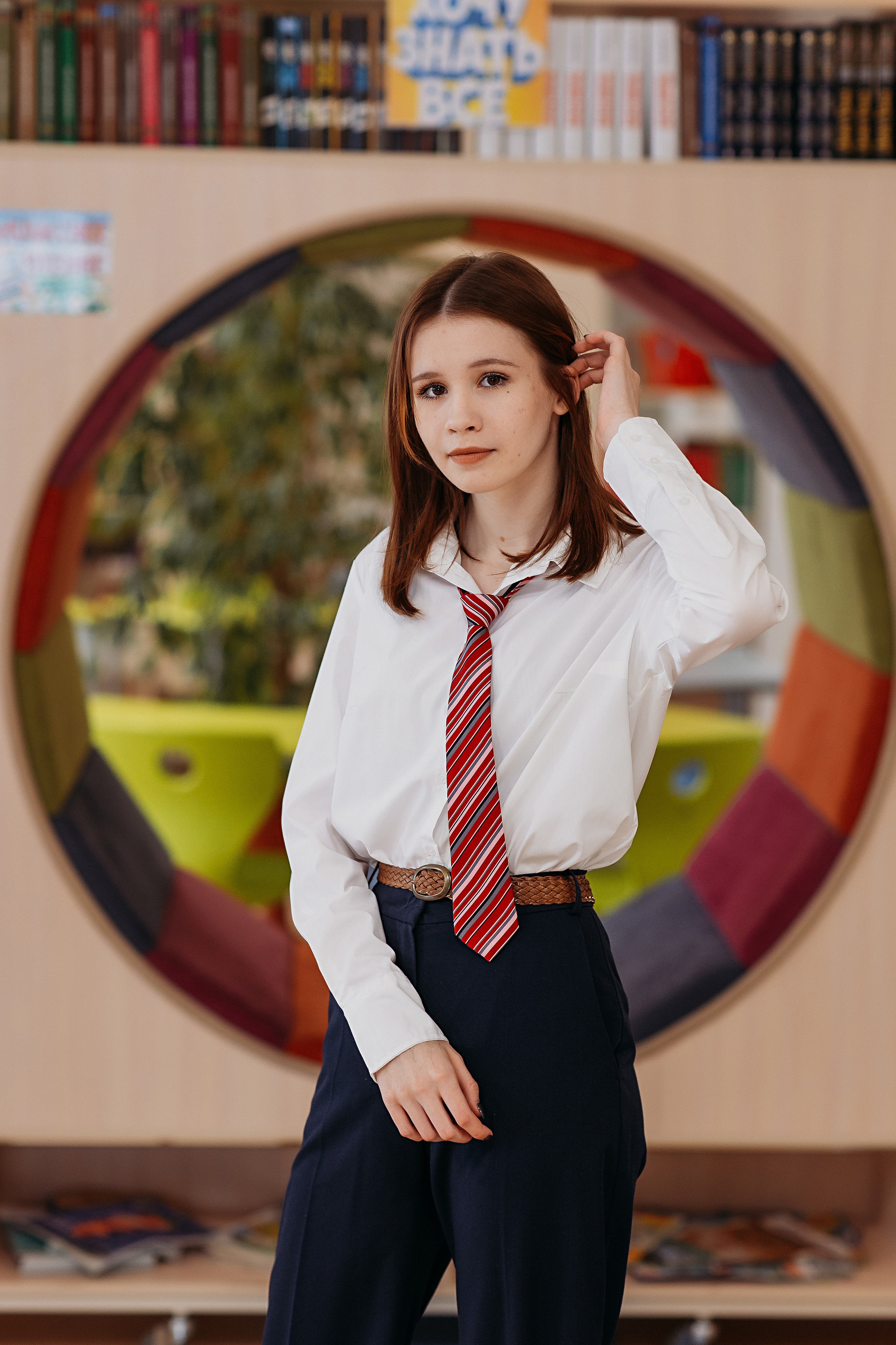 8 класс в библиотеке. Семейный фотограф Тюмень, фотограф на роды Салмина Мария