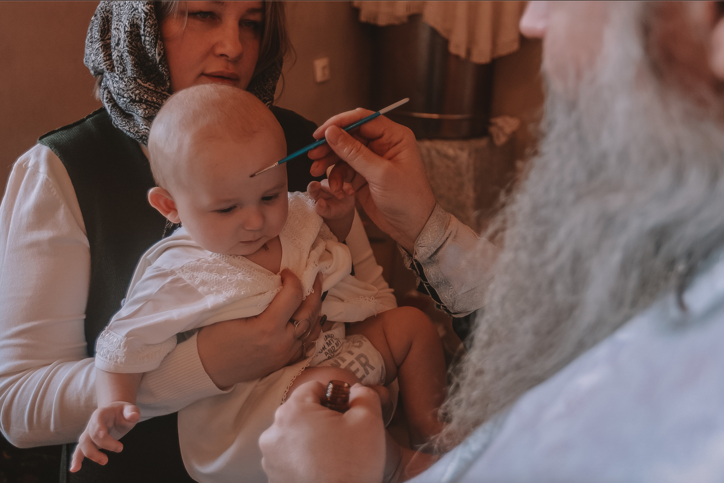 Крещение семакова. Семейный фотограф Тюмень, фотограф на роды Салмина Мария