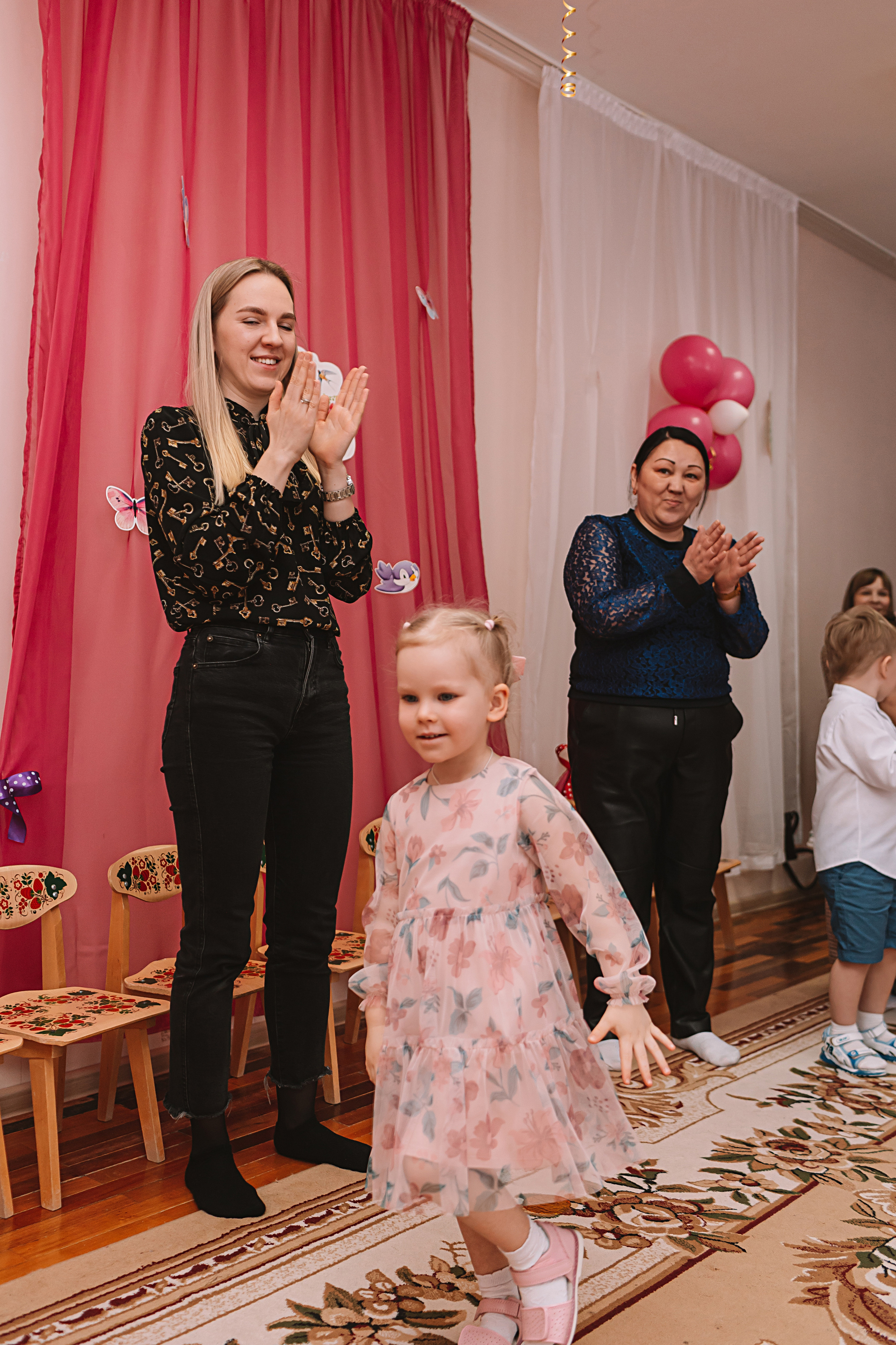 Утренник садик. Семейный фотограф Тюмень, фотограф на роды Салмина Мария