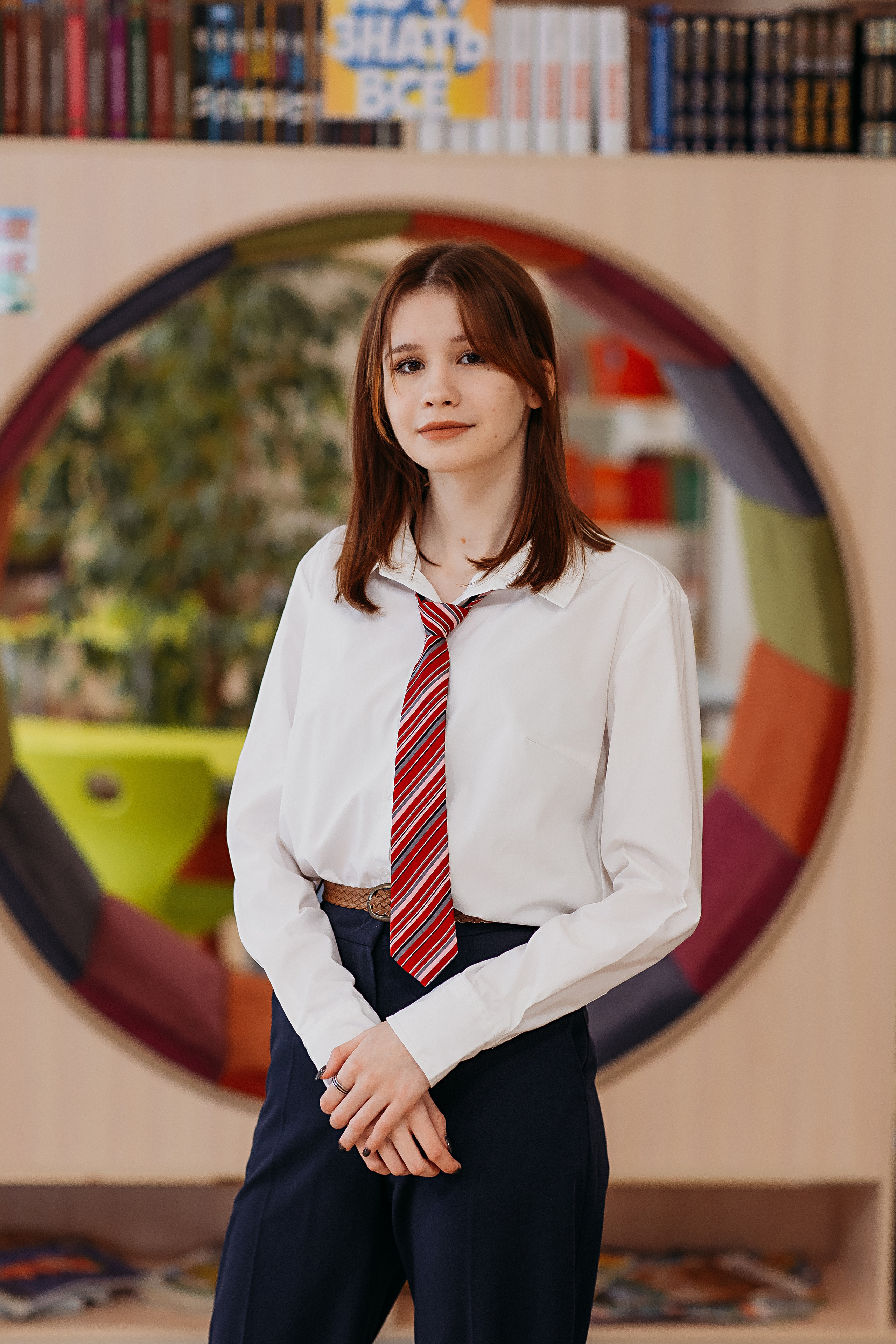 8 класс в библиотеке. Семейный фотограф Тюмень, фотограф на роды Салмина Мария