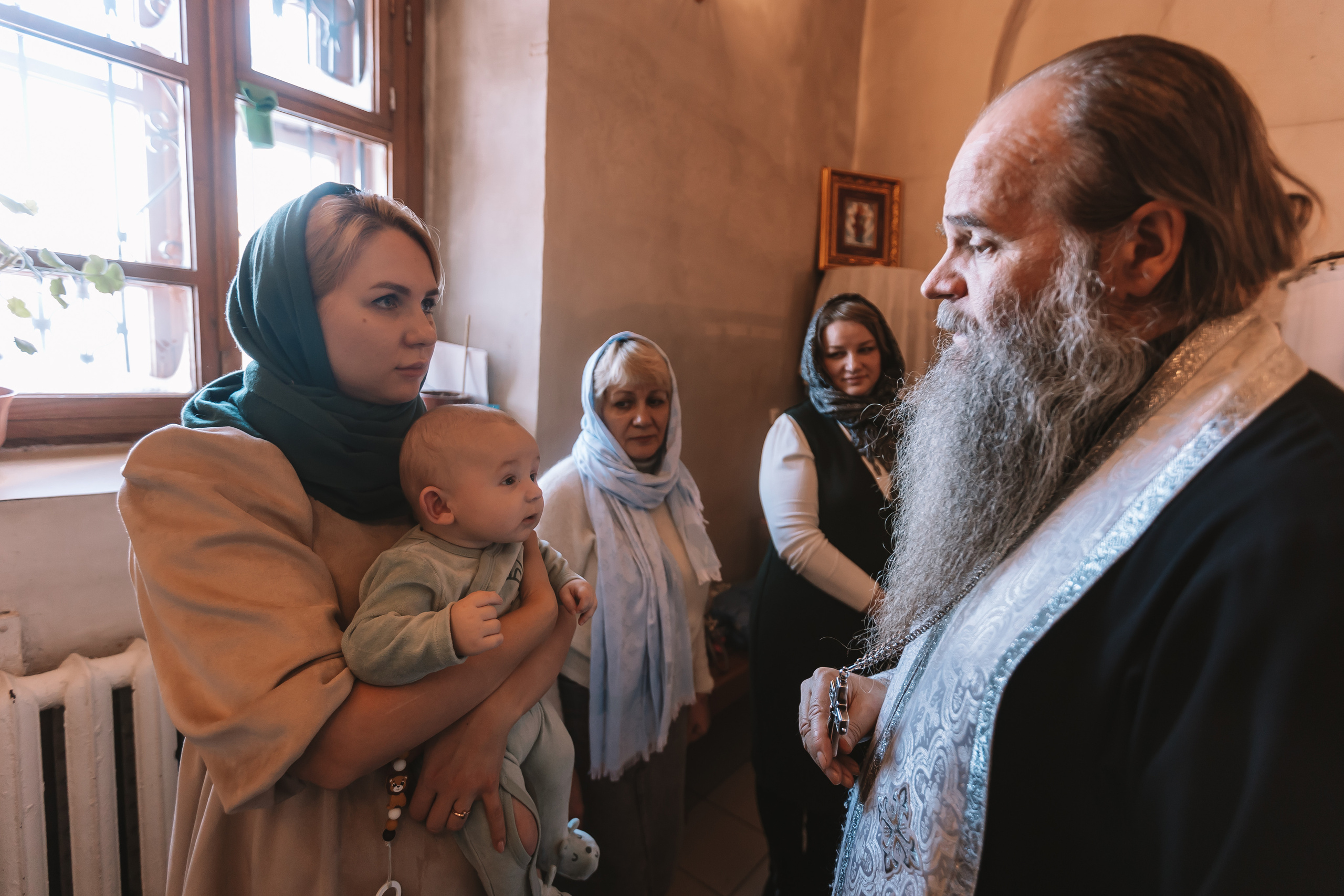 Крещение семакова. Семейный фотограф Тюмень, фотограф на роды Салмина Мария