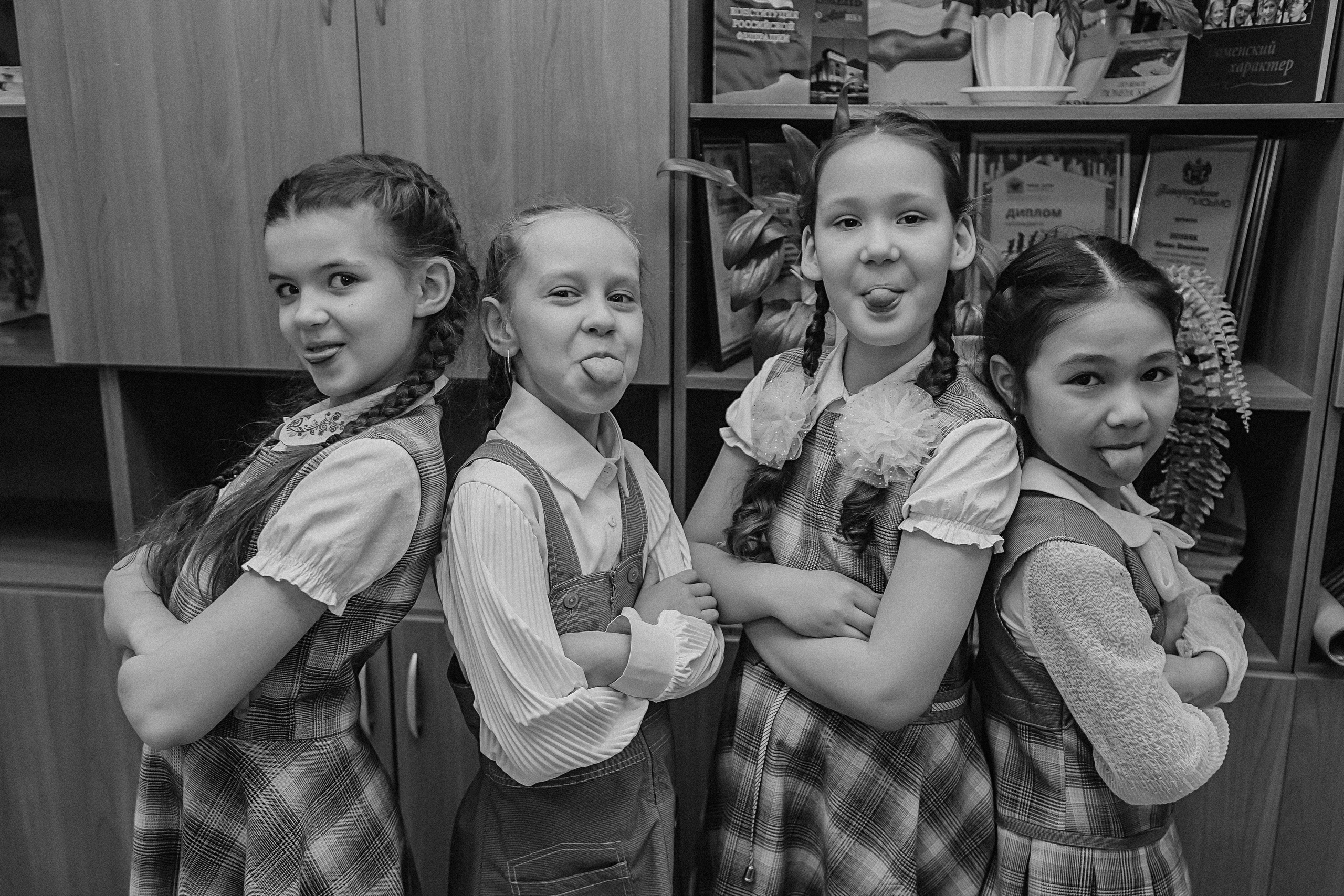 2 класс в школе. Семейный фотограф Тюмень, фотограф на роды Салмина Мария