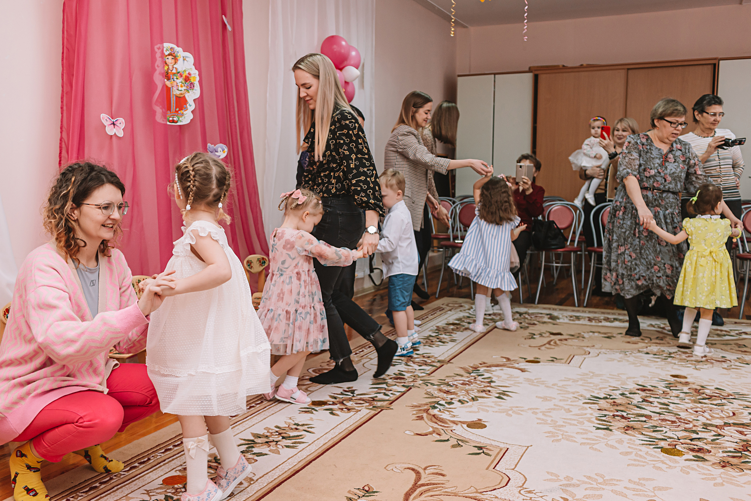 Утренник садик. Семейный фотограф Тюмень, фотограф на роды Салмина Мария
