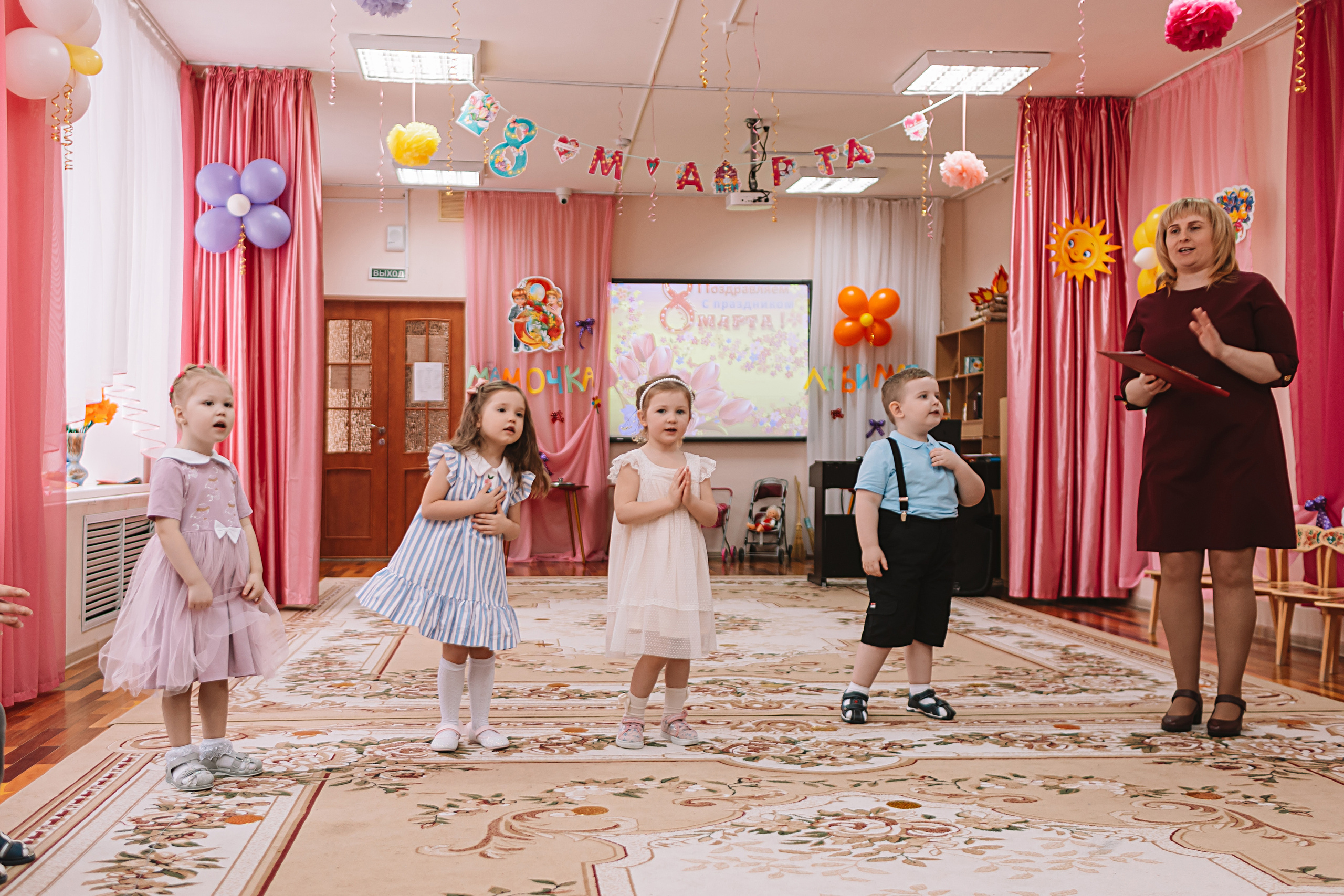 Утренник садик. Семейный фотограф Тюмень, фотограф на роды Салмина Мария