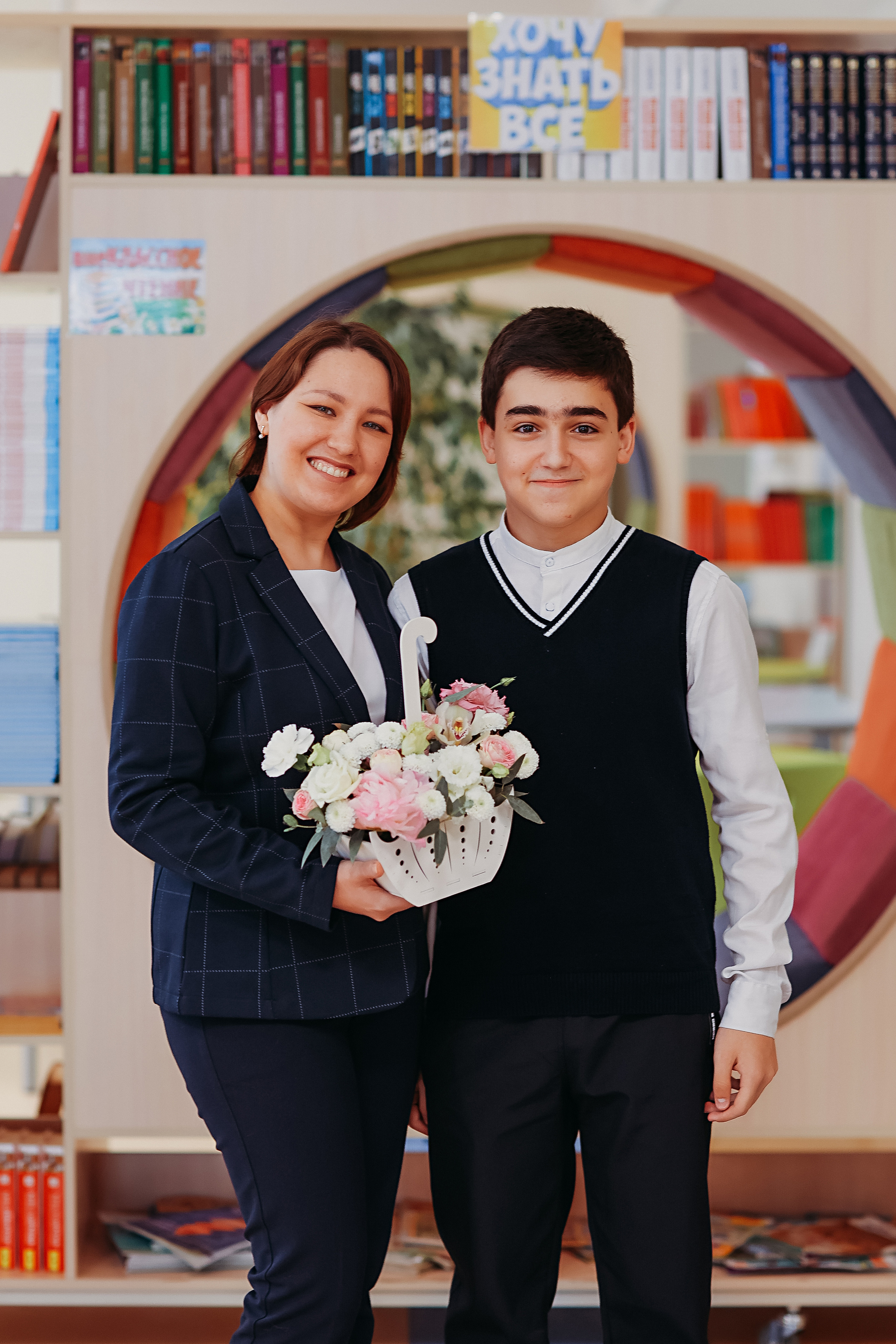 8 класс в библиотеке. Семейный фотограф Тюмень, фотограф на роды Салмина Мария