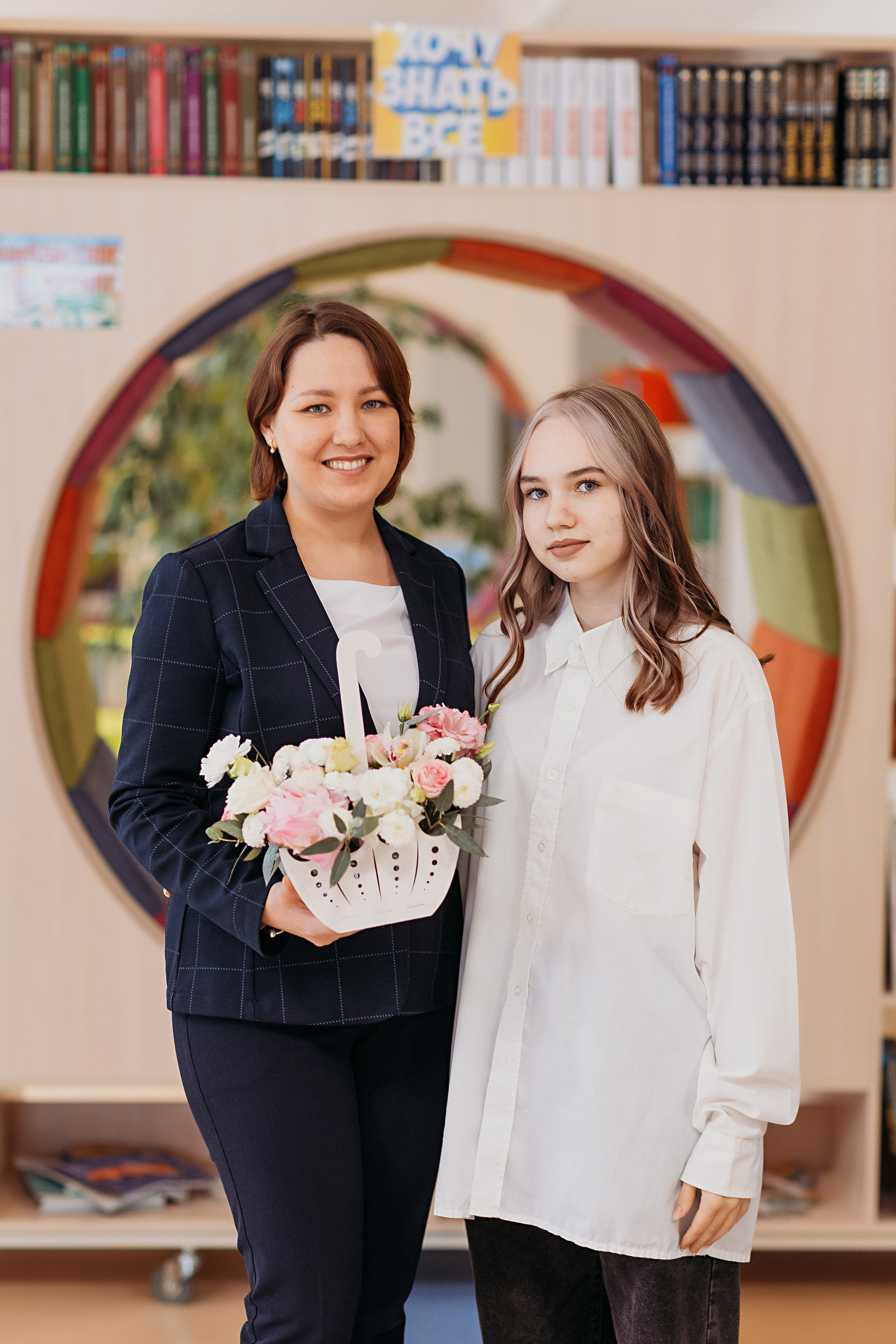 8 класс в библиотеке. Семейный фотограф Тюмень, фотограф на роды Салмина Мария