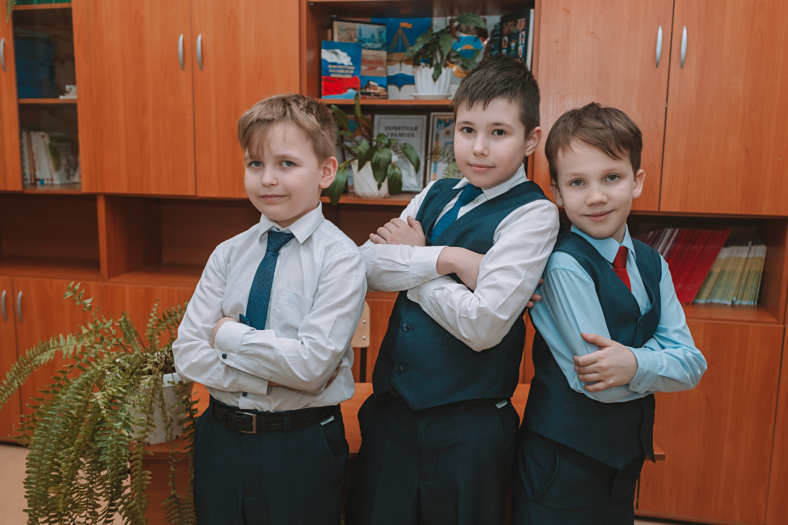 2 класс в школе. Семейный фотограф Тюмень, фотограф на роды Салмина Мария