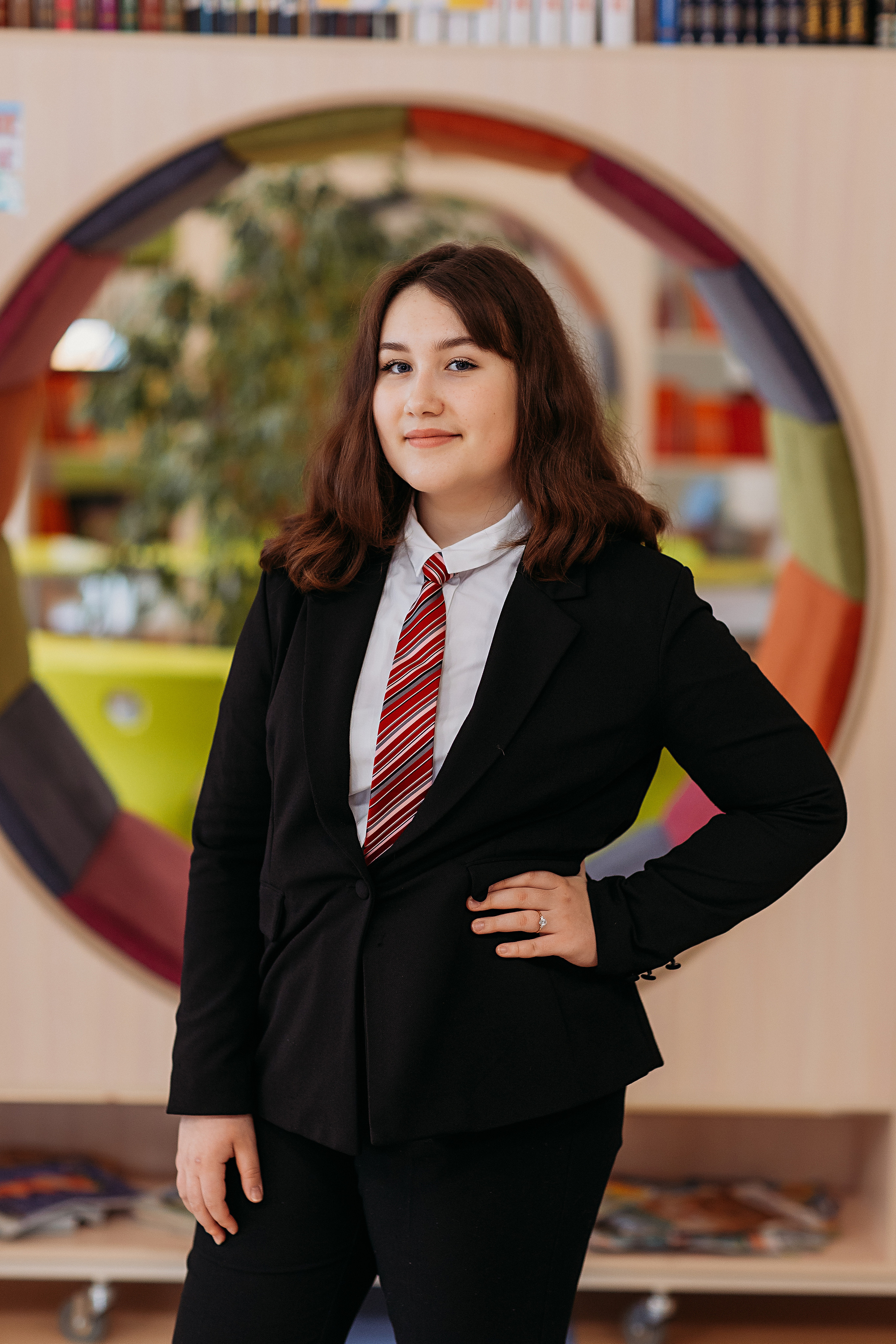 8 класс в библиотеке. Семейный фотограф Тюмень, фотограф на роды Салмина Мария