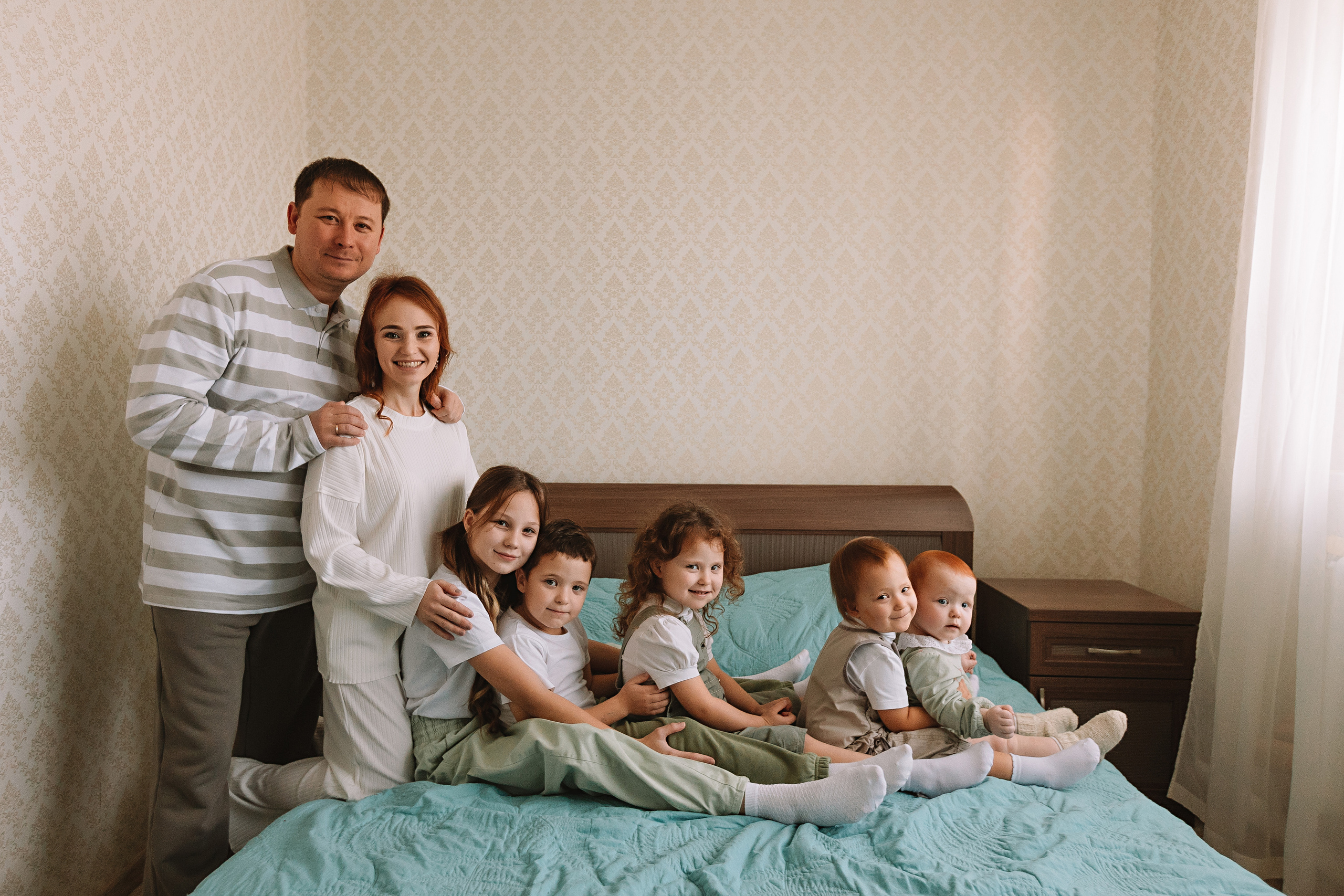 Большая семья (17 человек в частном доме, 2 часа). Семейный фотограф Тюмень, фотограф на роды Салмина Мария