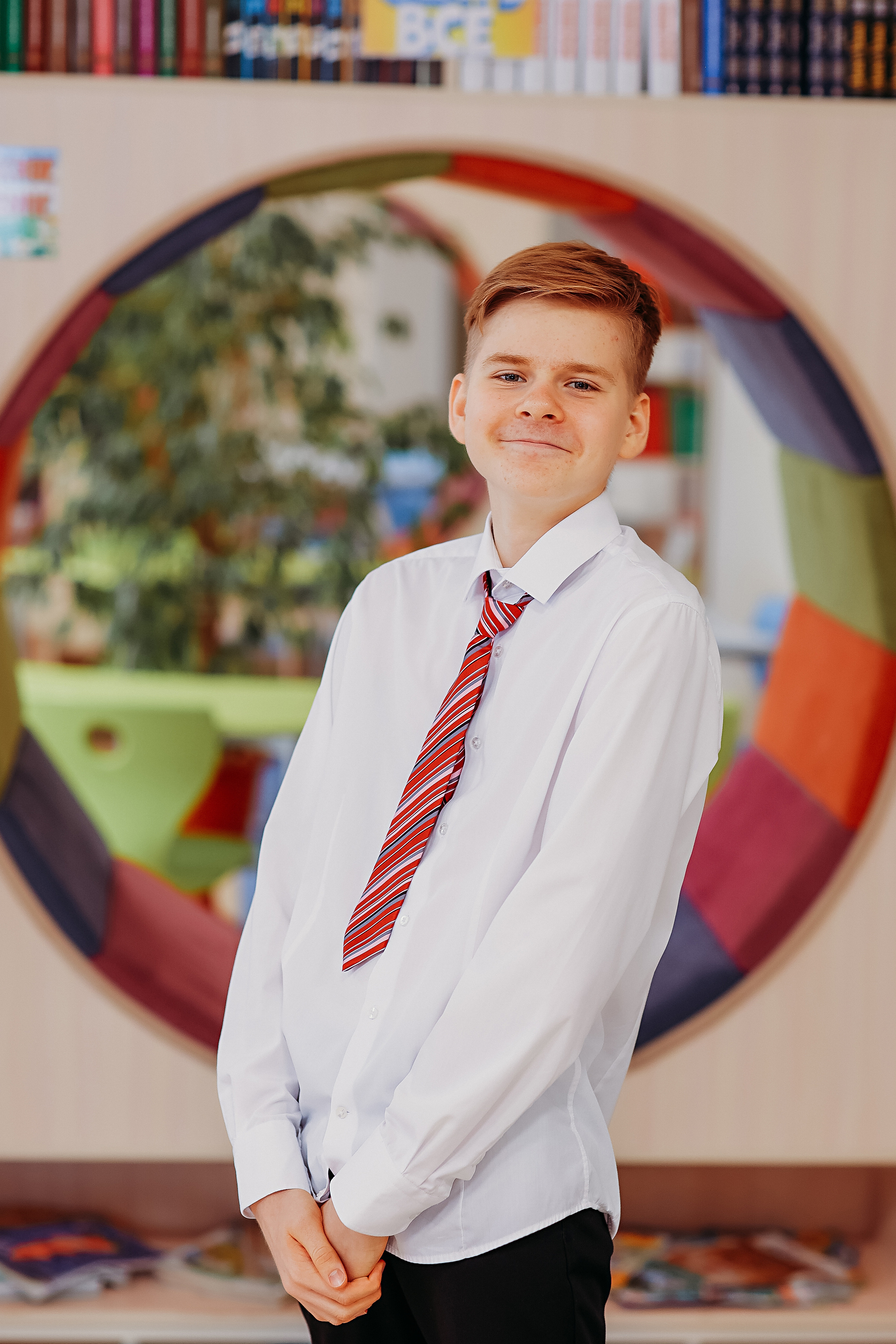 8 класс в библиотеке. Семейный фотограф Тюмень, фотограф на роды Салмина Мария