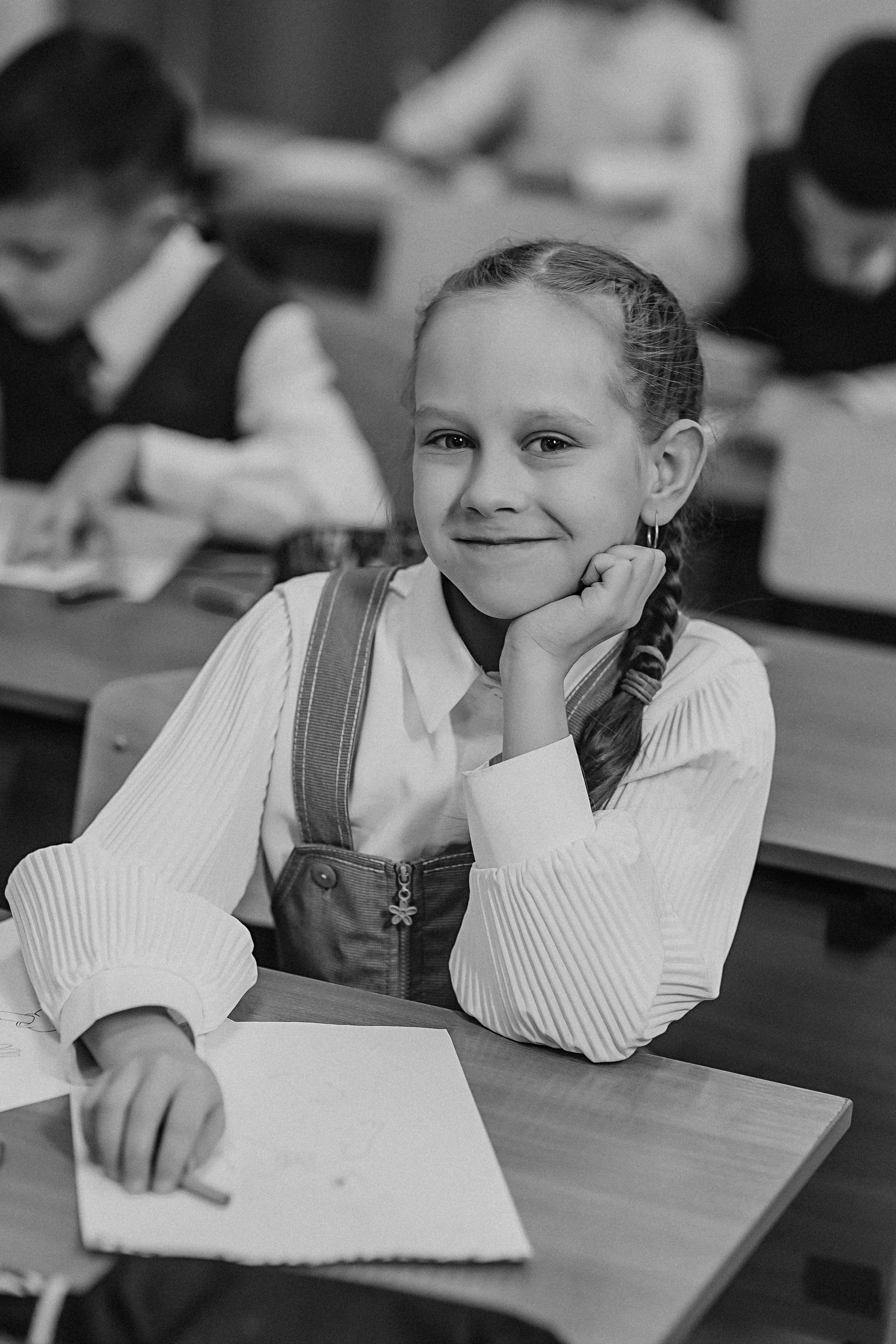 2 класс в школе. Семейный фотограф Тюмень, фотограф на роды Салмина Мария