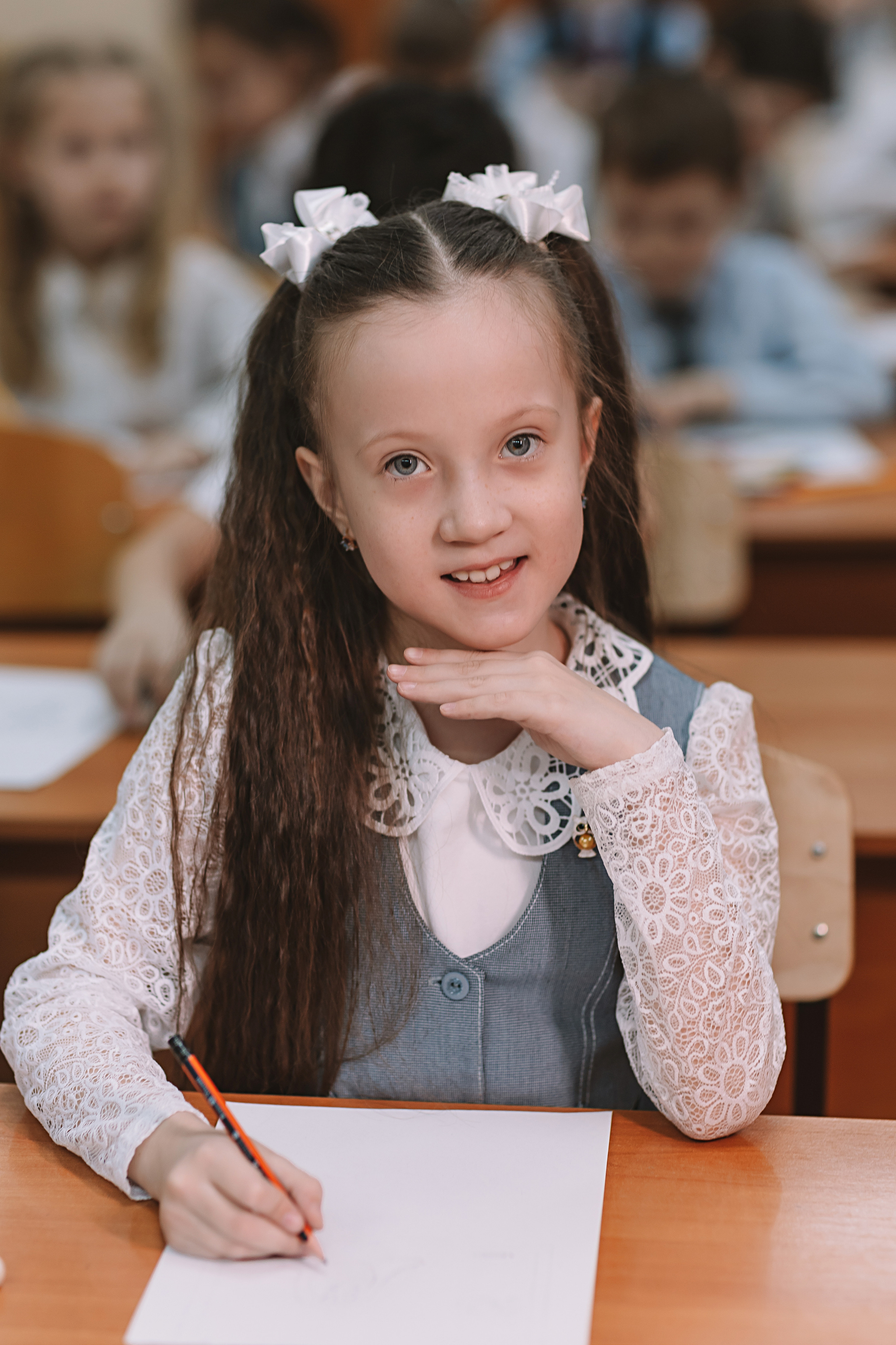 2 класс в школе. Семейный фотограф Тюмень, фотограф на роды Салмина Мария