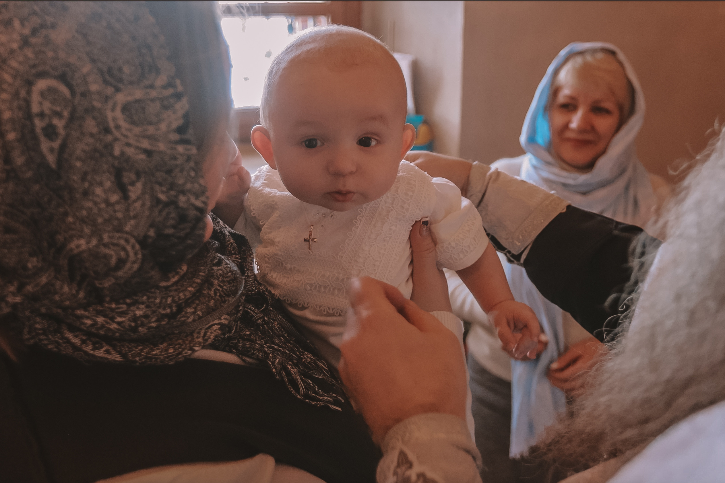 Крещение семакова. Семейный фотограф Тюмень, фотограф на роды Салмина Мария