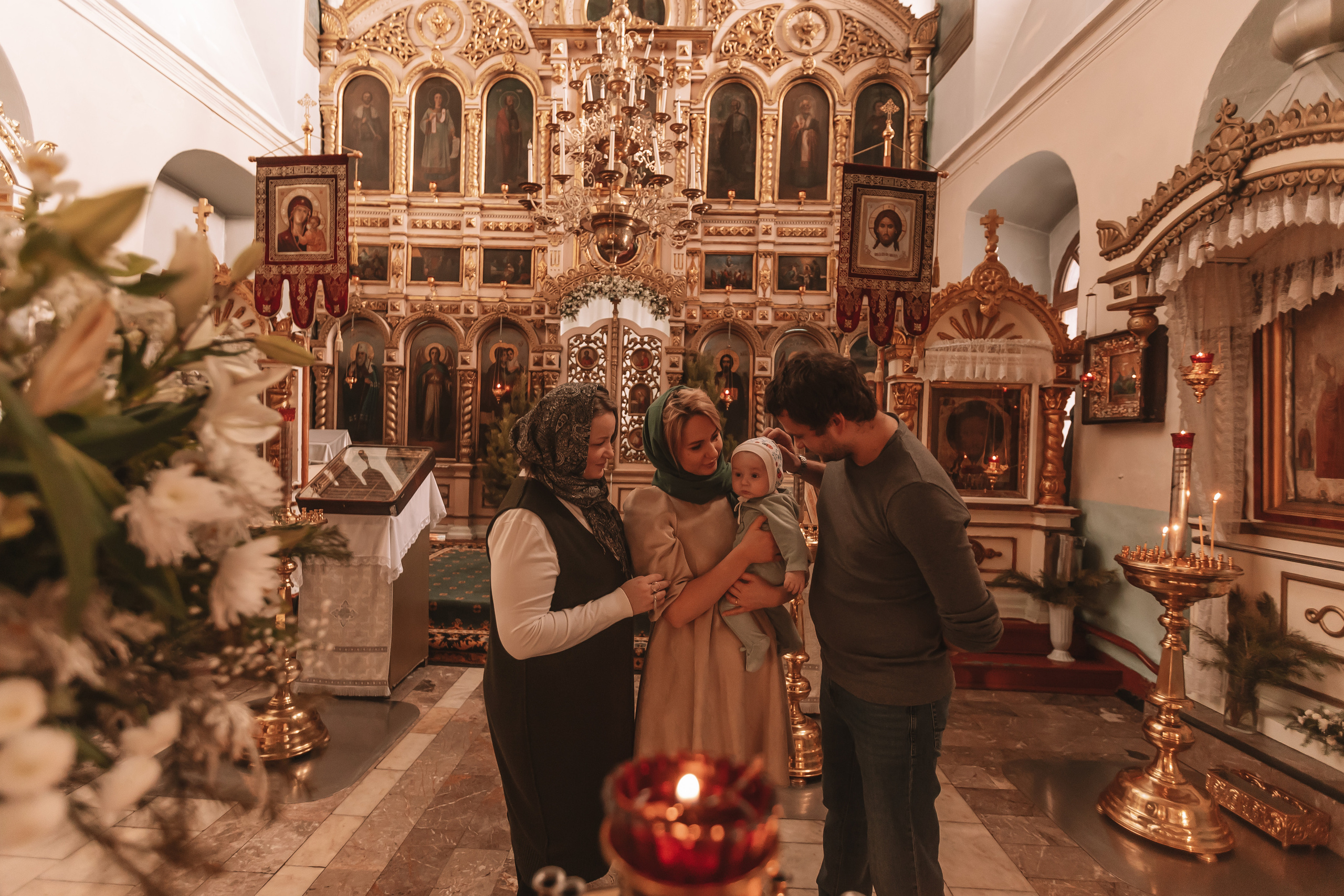 Крещение семакова. Семейный фотограф Тюмень, фотограф на роды Салмина Мария