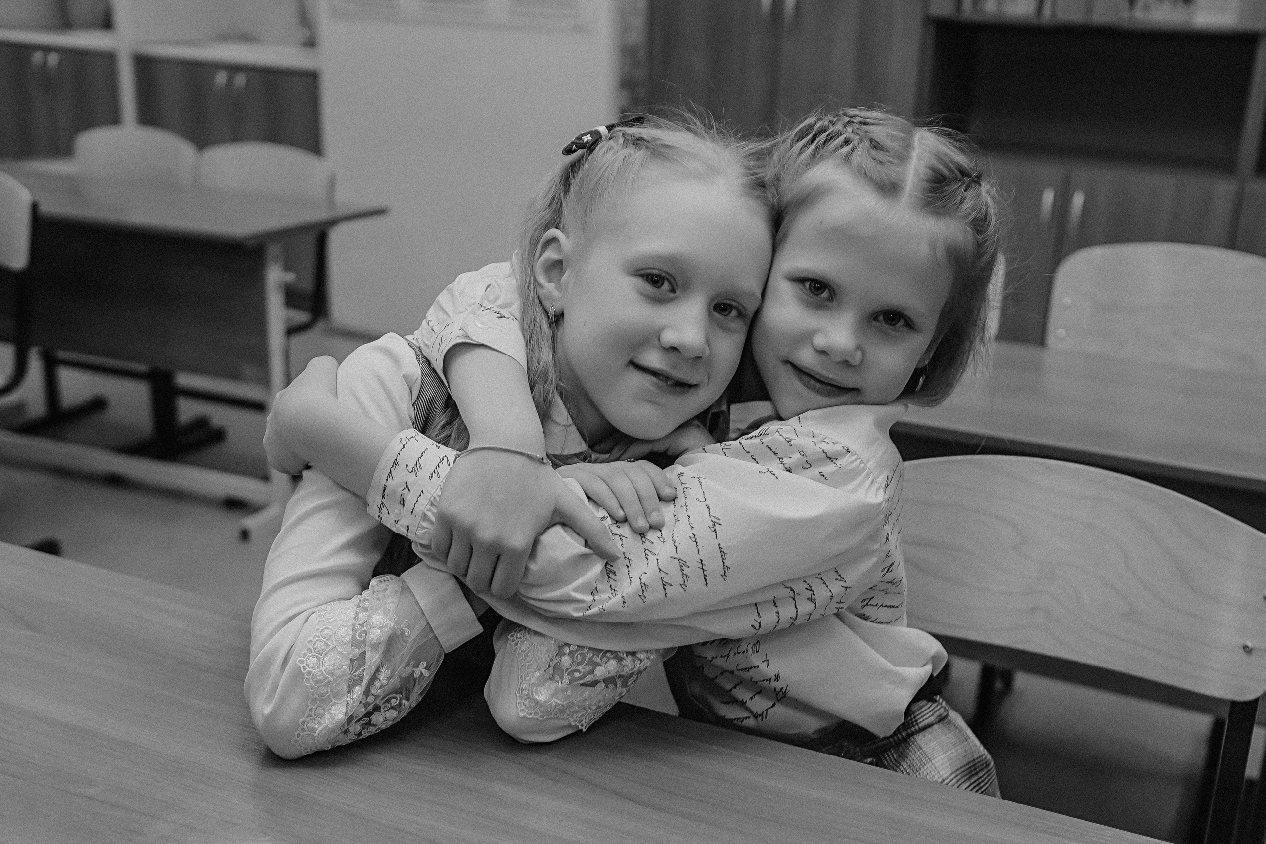 2 класс в школе. Семейный фотограф Тюмень, фотограф на роды Салмина Мария