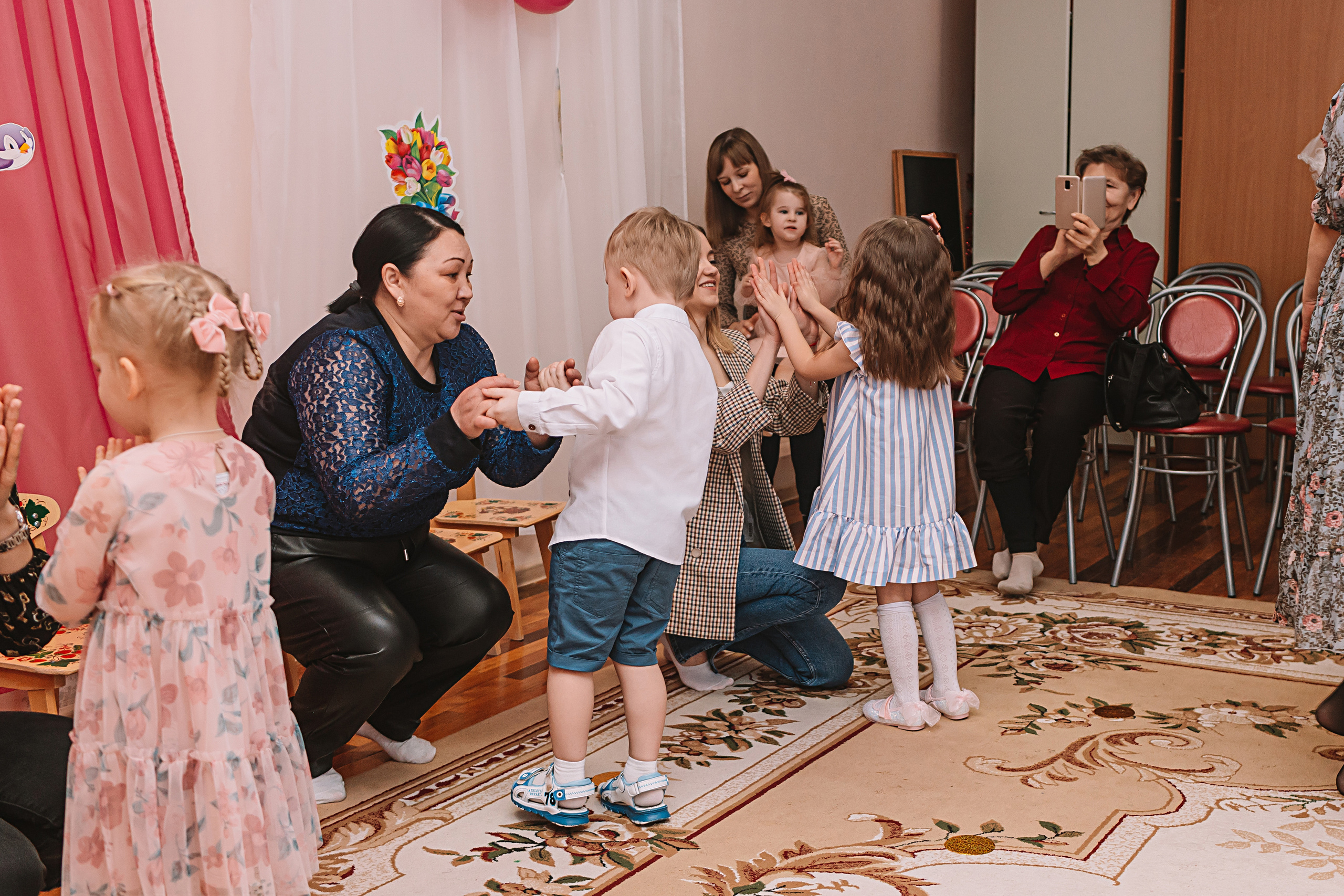 Утренник садик. Семейный фотограф Тюмень, фотограф на роды Салмина Мария