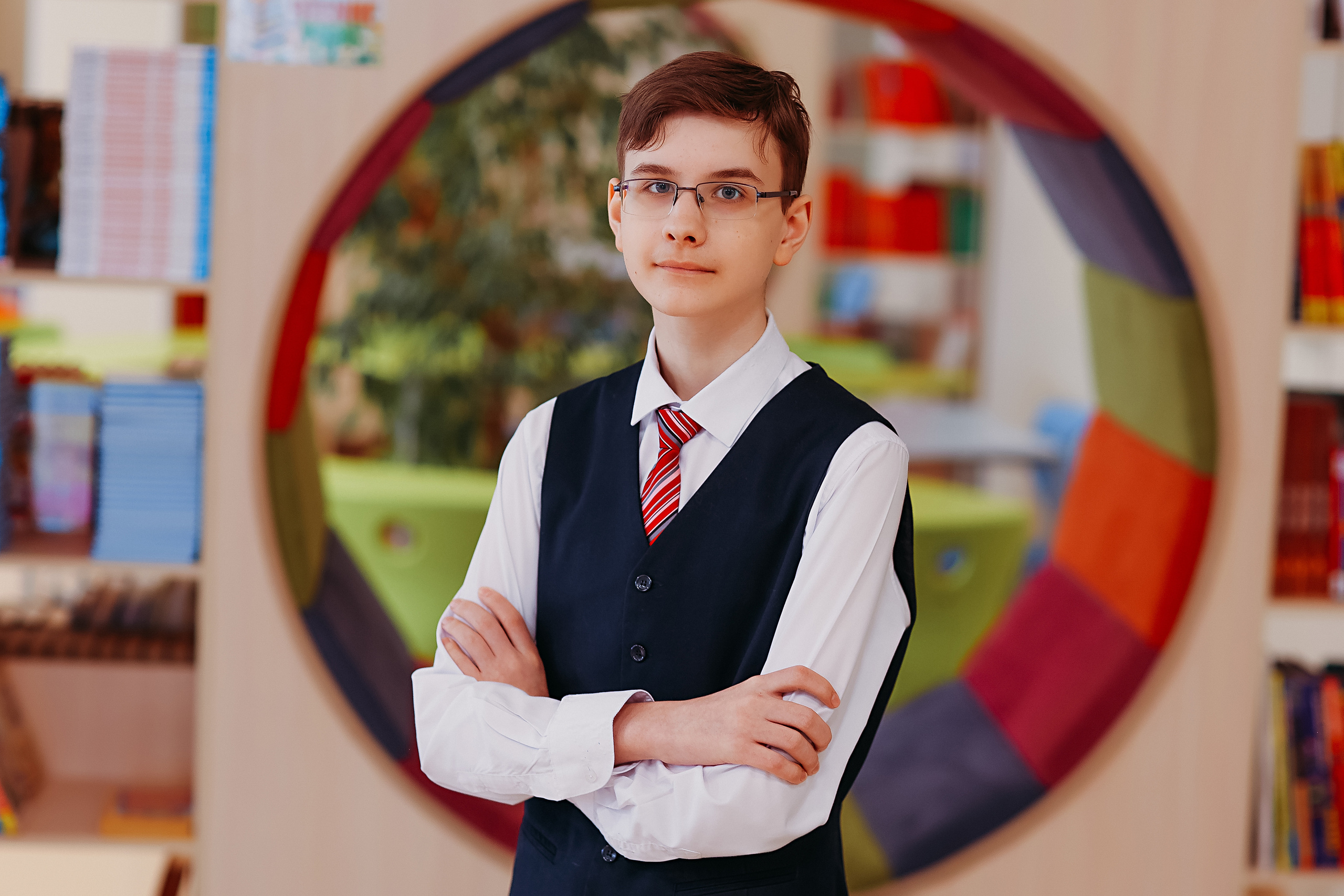 8 класс в библиотеке. Семейный фотограф Тюмень, фотограф на роды Салмина Мария