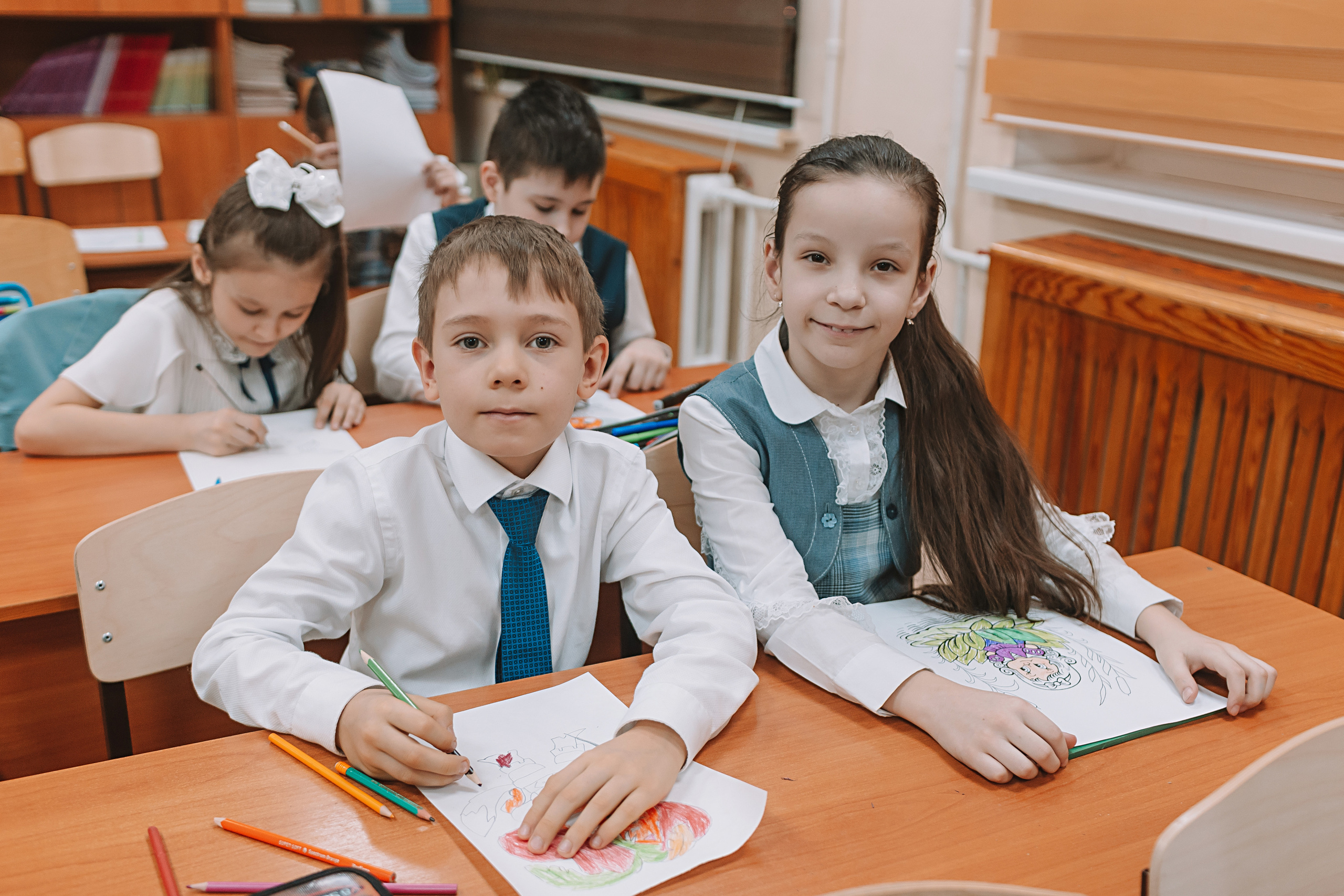 2 класс в школе. Семейный фотограф Тюмень, фотограф на роды Салмина Мария