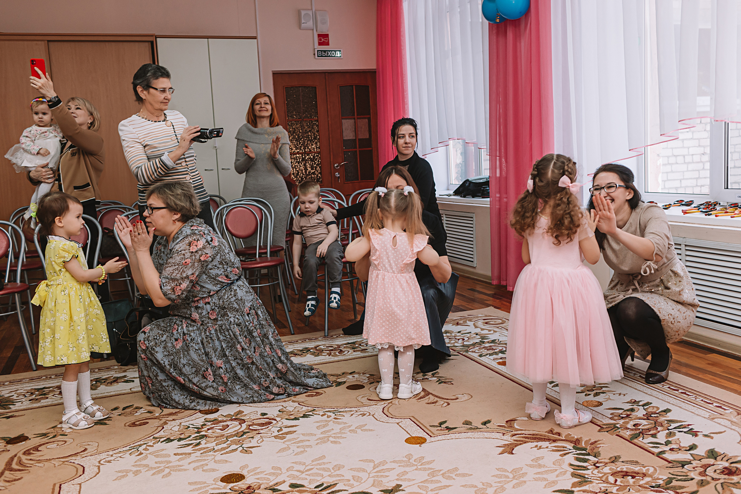 Утренник садик. Семейный фотограф Тюмень, фотограф на роды Салмина Мария