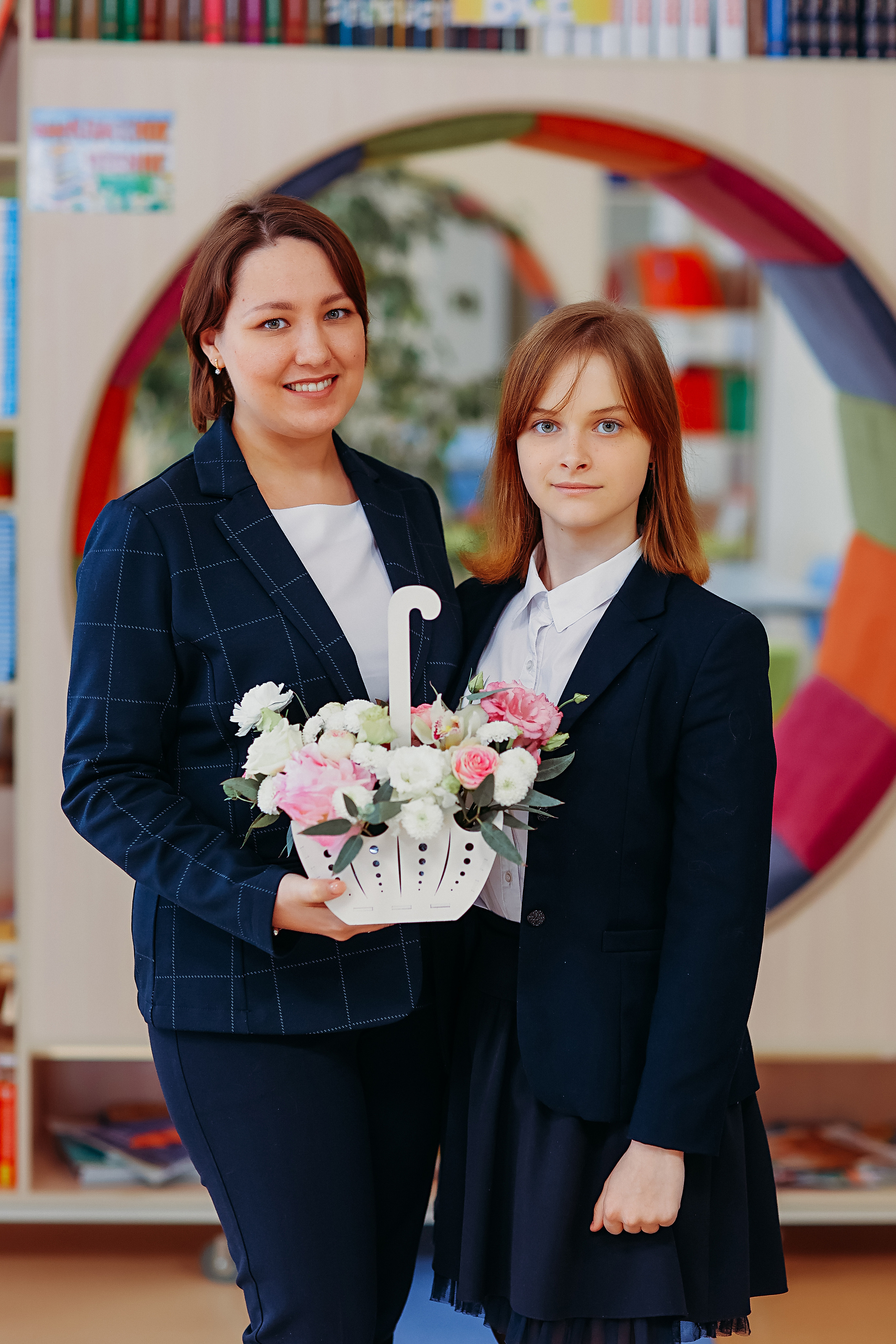 8 класс в библиотеке. Семейный фотограф Тюмень, фотограф на роды Салмина Мария