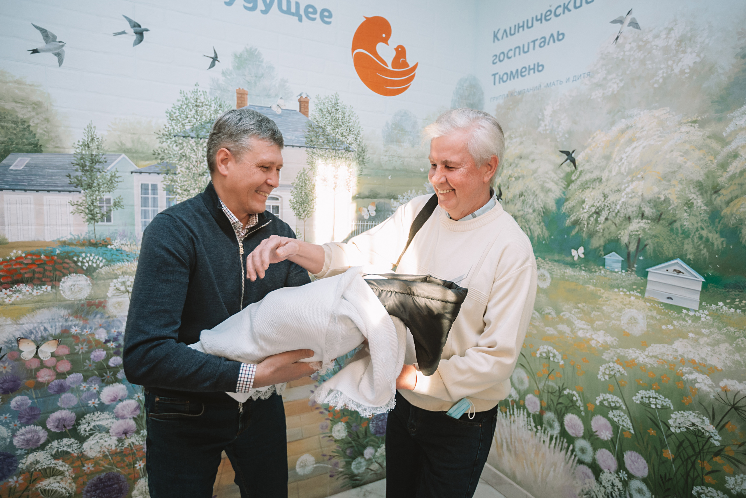 Выписка Мать и Дитя. Семейный фотограф Тюмень, фотограф на роды Салмина Мария