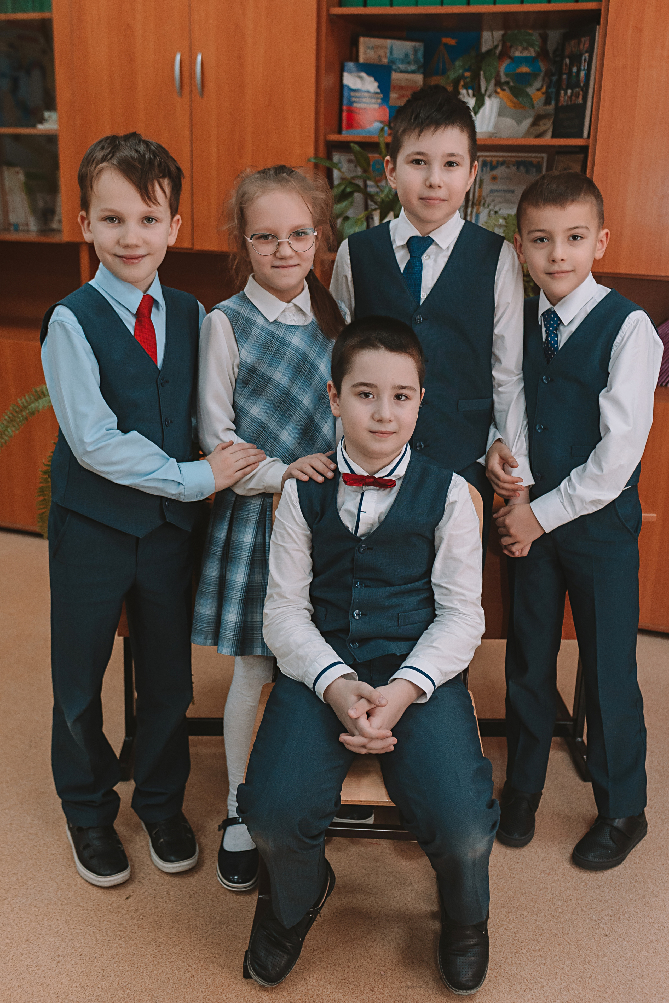 2 класс в школе. Семейный фотограф Тюмень, фотограф на роды Салмина Мария