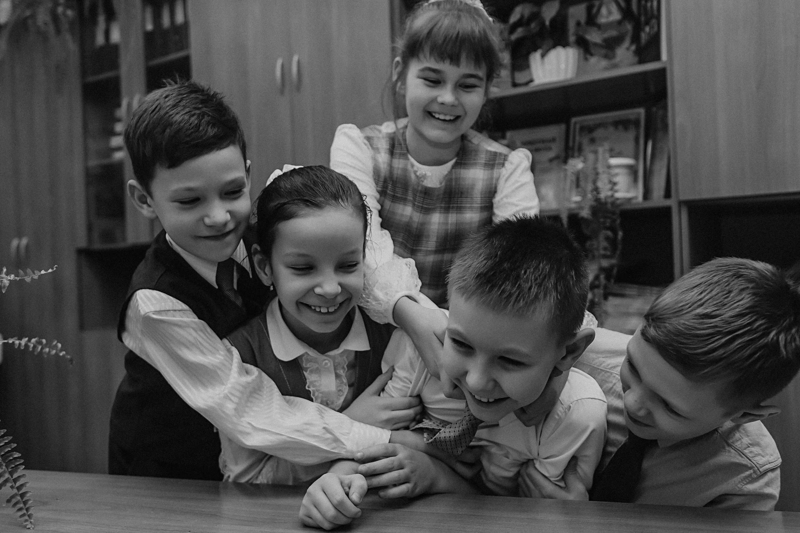 2 класс в школе. Семейный фотограф Тюмень, фотограф на роды Салмина Мария