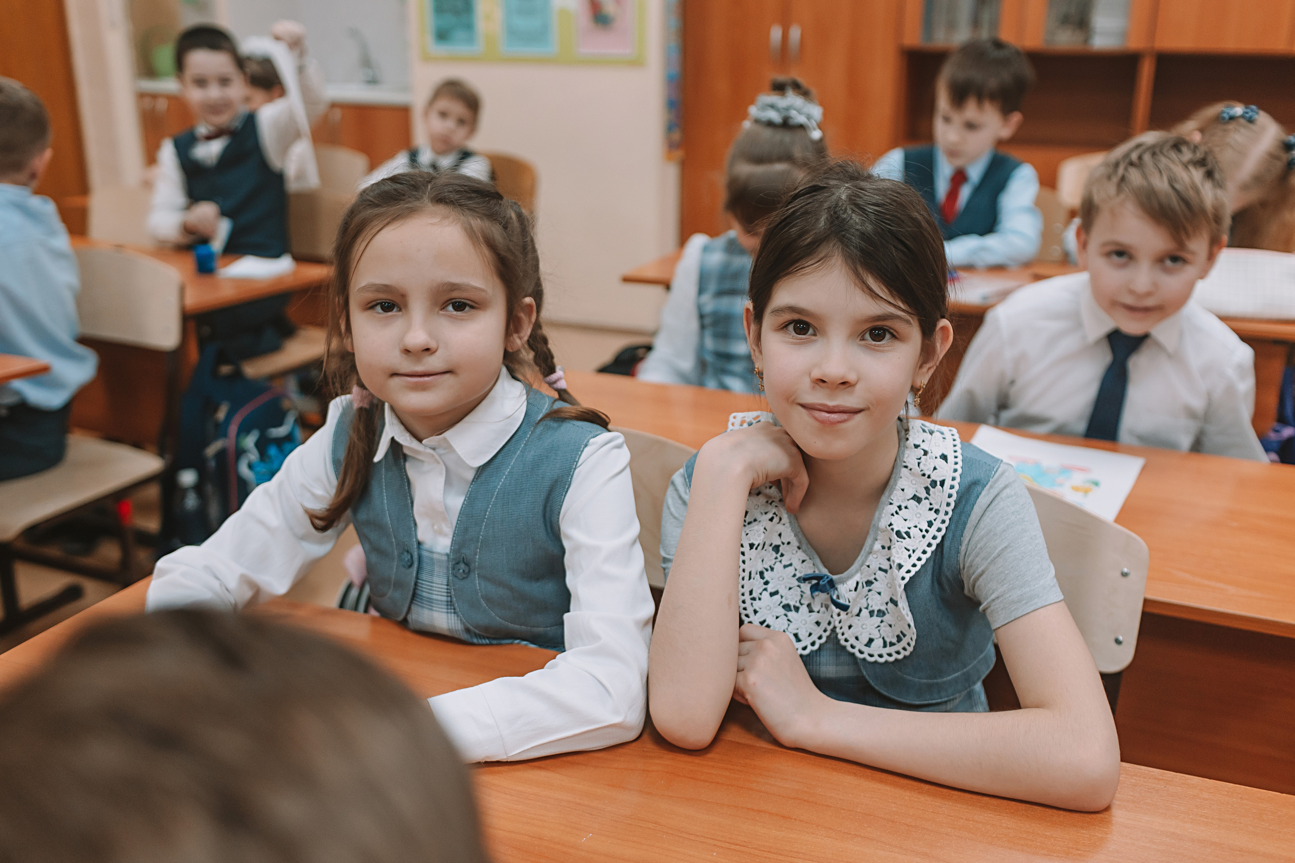 2 класс в школе. Семейный фотограф Тюмень, фотограф на роды Салмина Мария