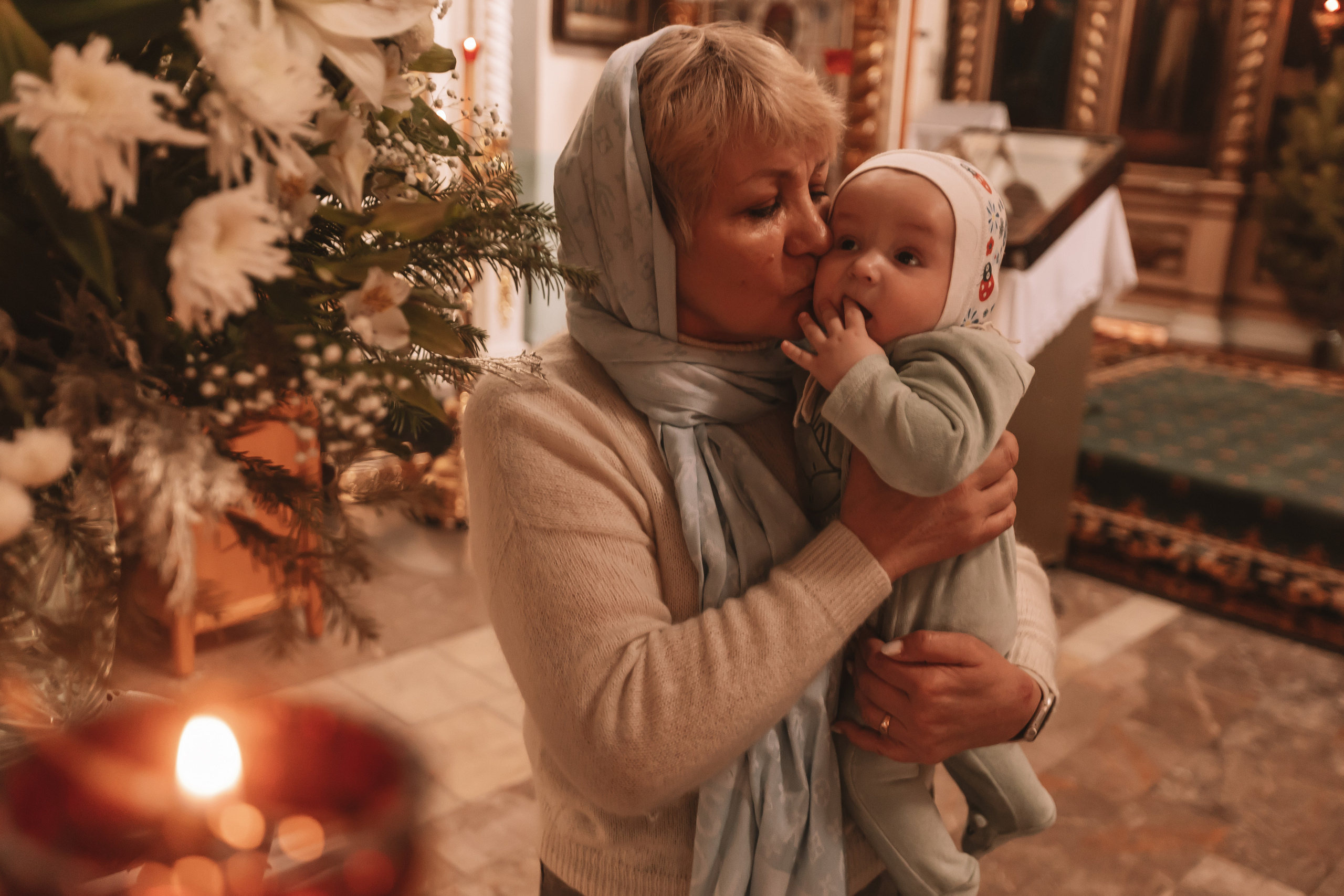 Крещение семакова. Семейный фотограф Тюмень, фотограф на роды Салмина Мария