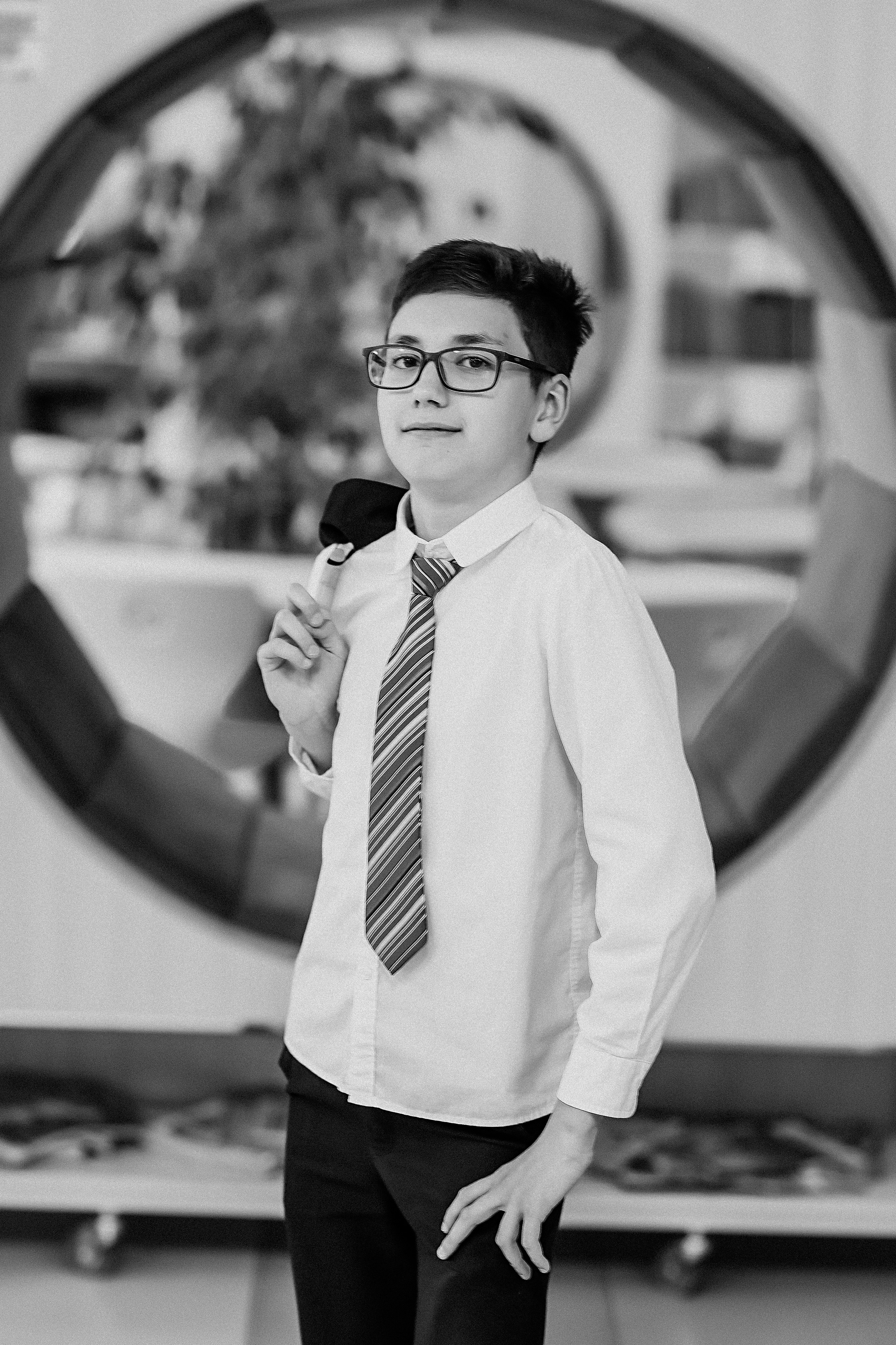 8 класс в библиотеке. Семейный фотограф Тюмень, фотограф на роды Салмина Мария