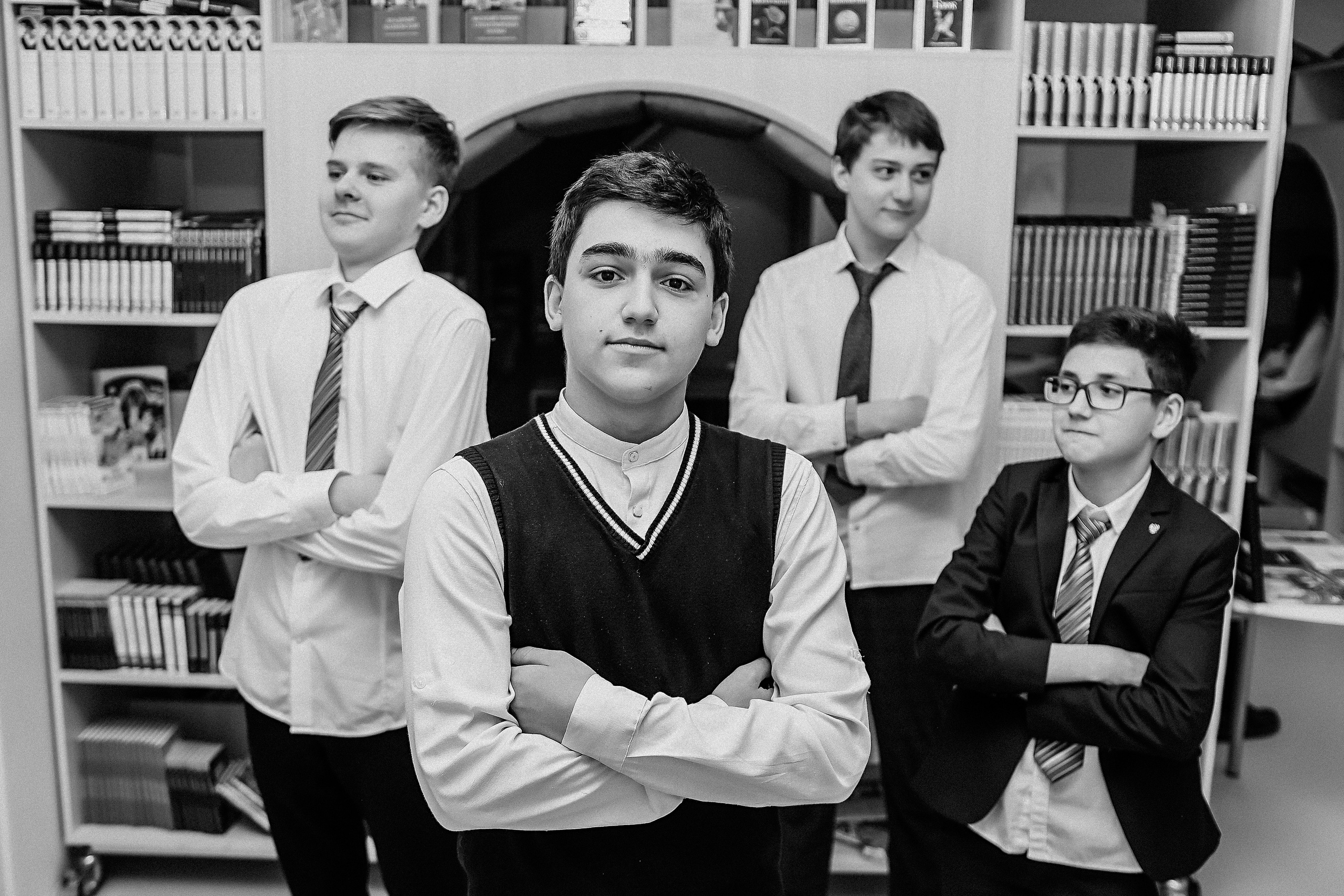 8 класс в библиотеке. Семейный фотограф Тюмень, фотограф на роды Салмина Мария