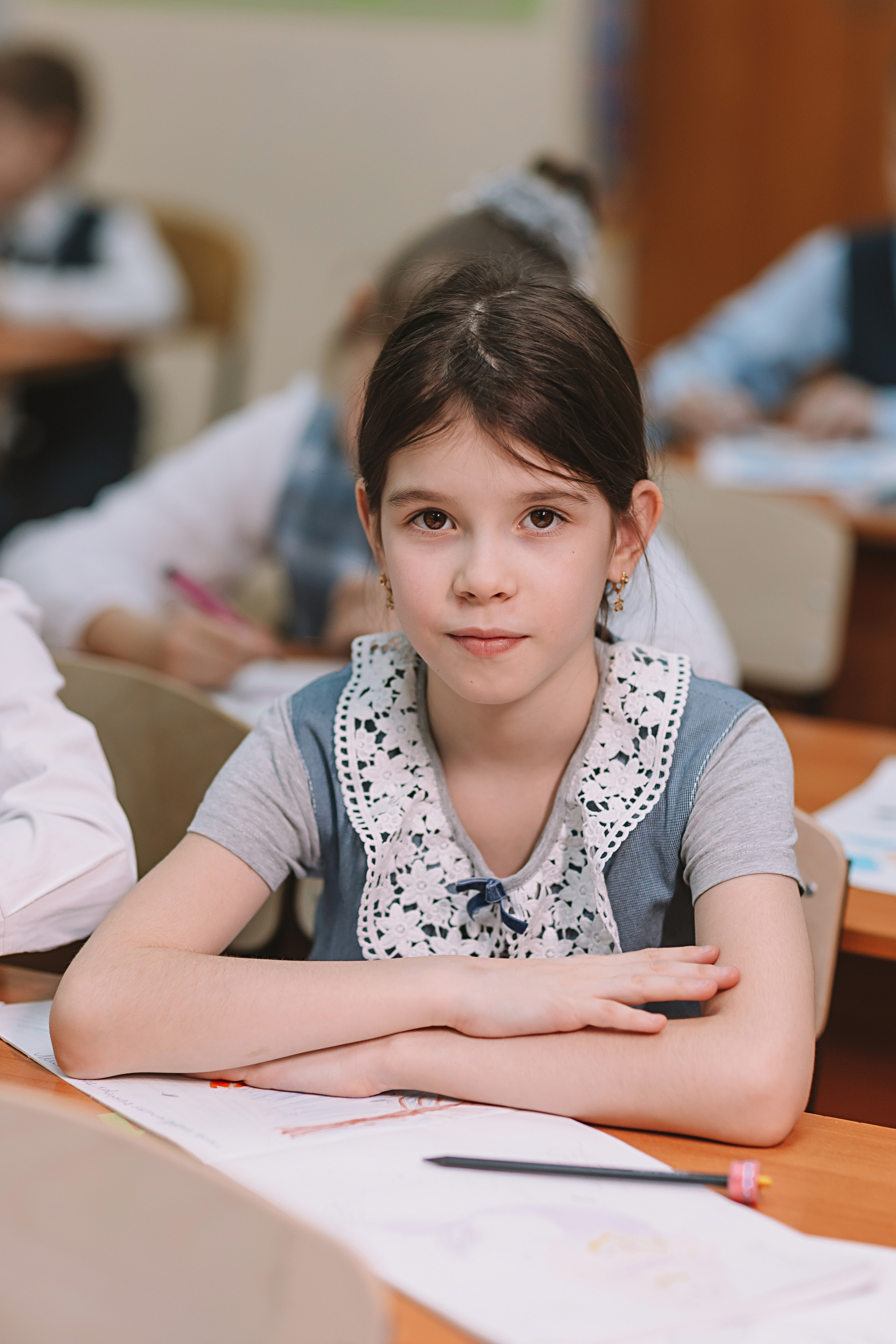 2 класс в школе. Семейный фотограф Тюмень, фотограф на роды Салмина Мария