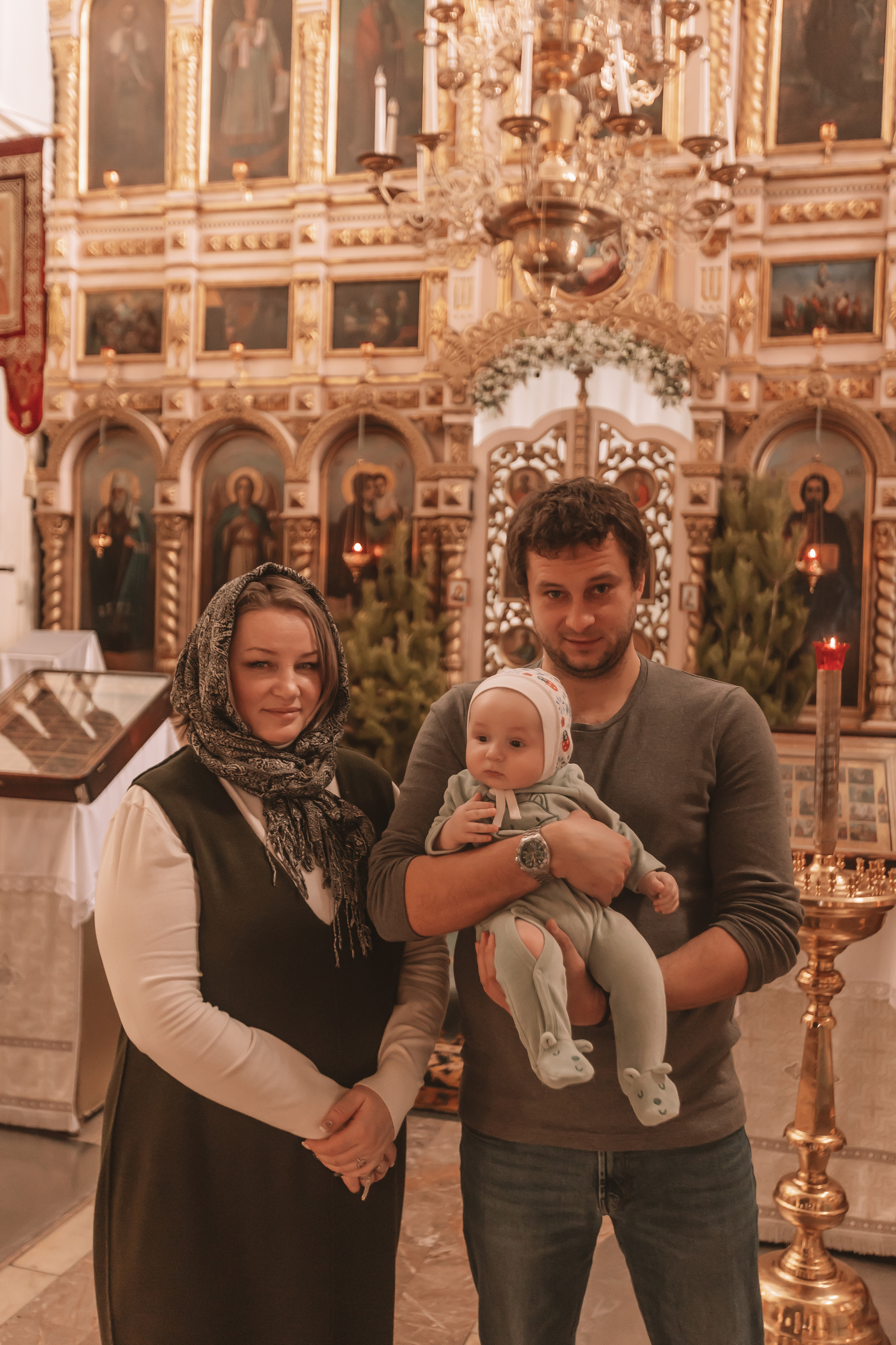 Крещение семакова. Семейный фотограф Тюмень, фотограф на роды Салмина Мария