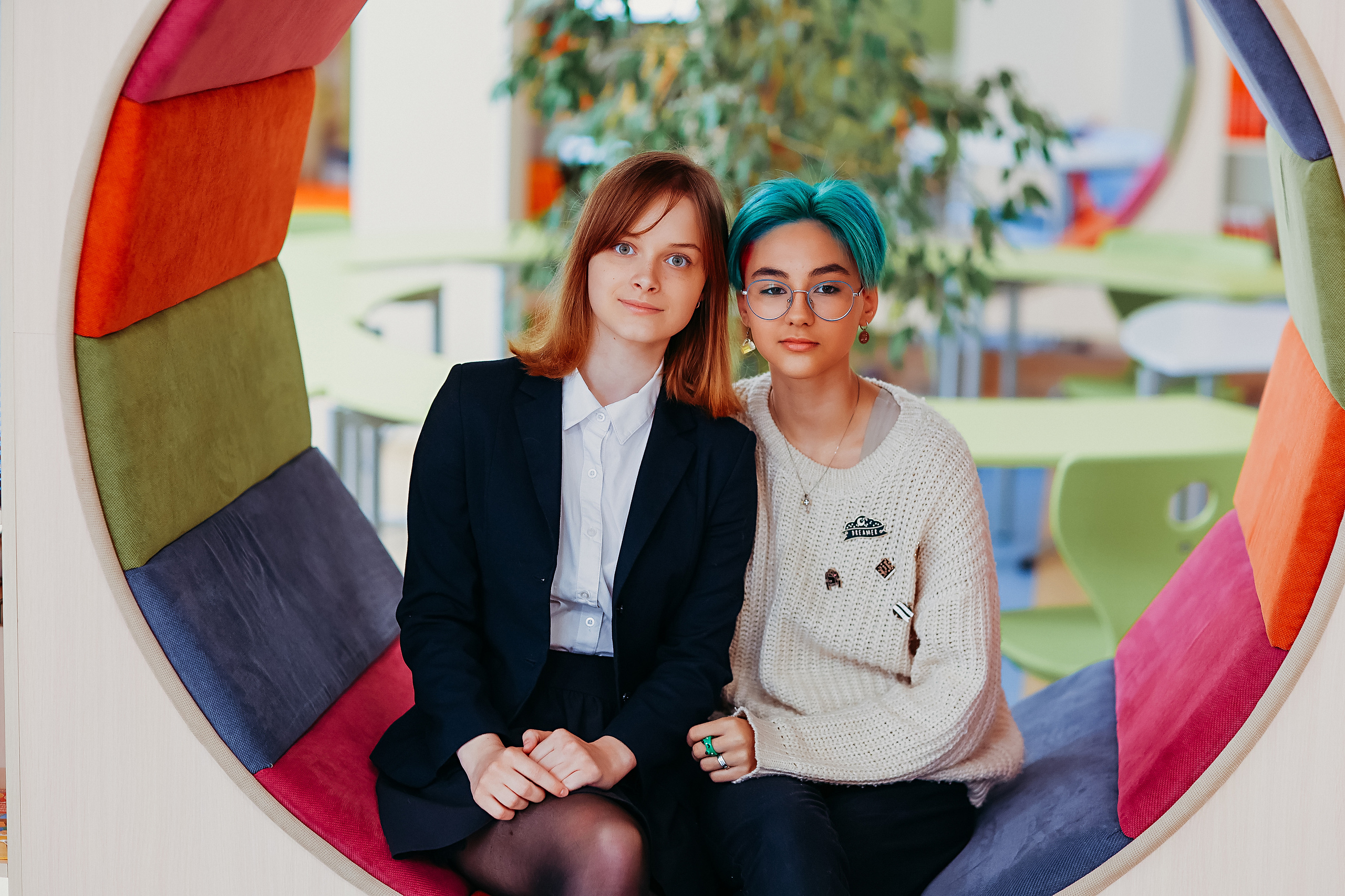 8 класс в библиотеке. Семейный фотограф Тюмень, фотограф на роды Салмина Мария