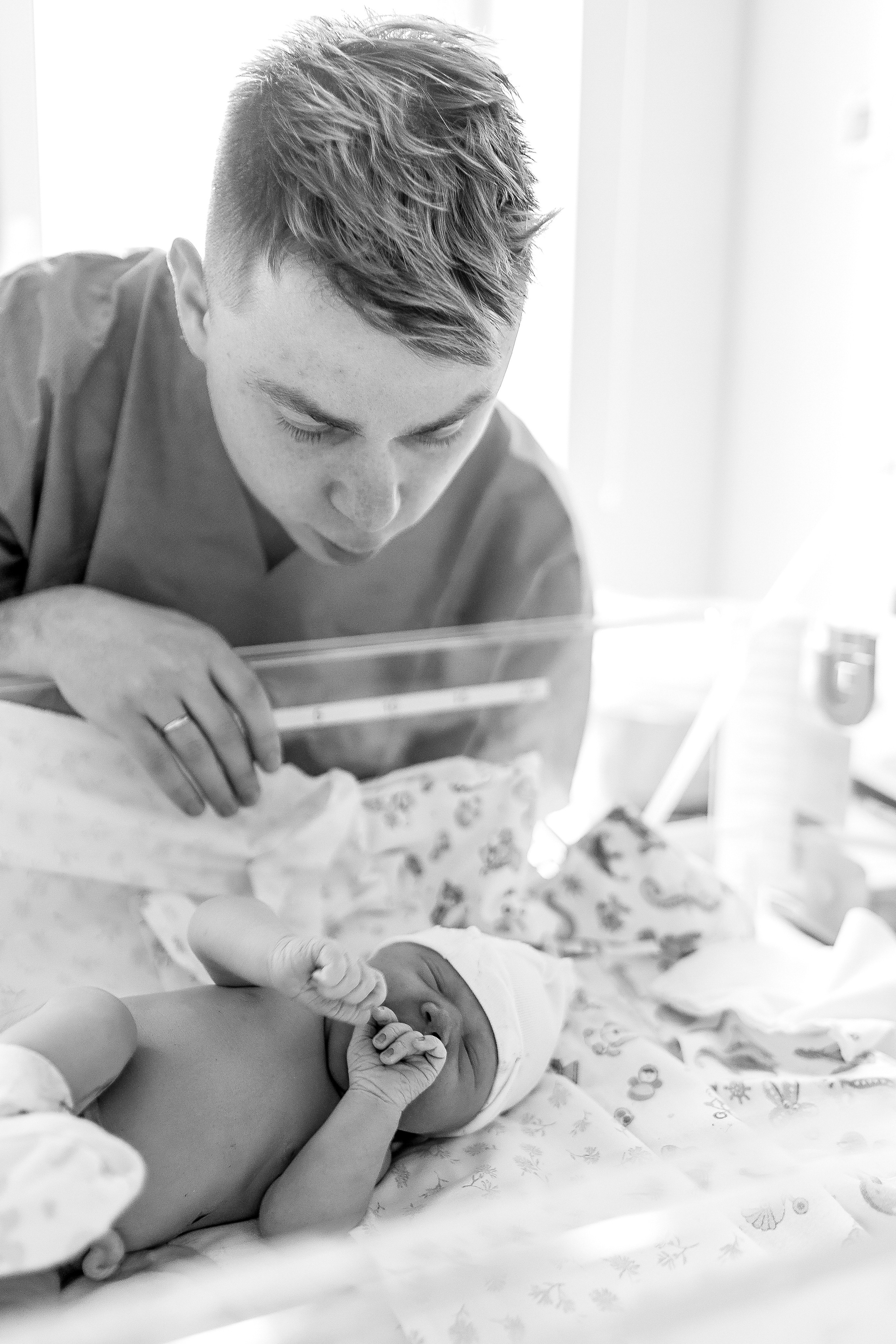 Мать и Дитя. Семейный фотограф Тюмень, фотограф на роды Салмина Мария