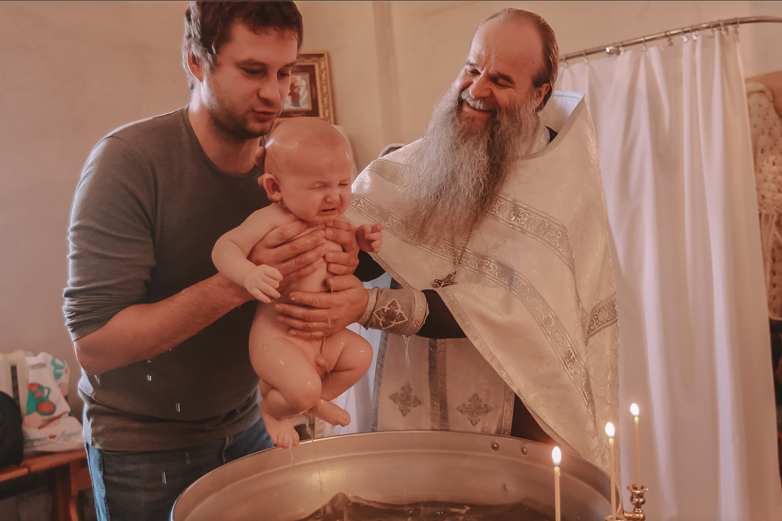 Крещение семакова. Семейный фотограф Тюмень, фотограф на роды Салмина Мария