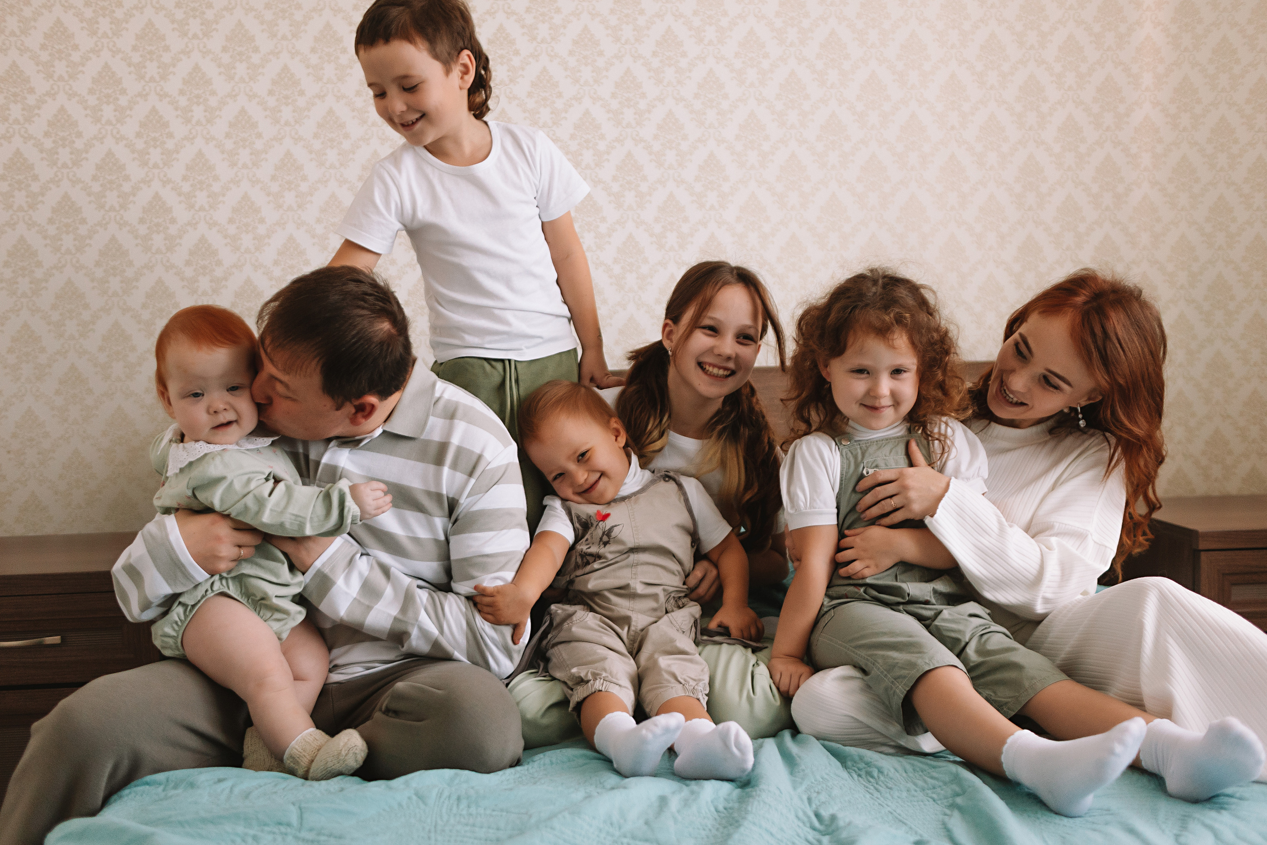 Большая семья (17 человек в частном доме, 2 часа). Семейный фотограф Тюмень, фотограф на роды Салмина Мария