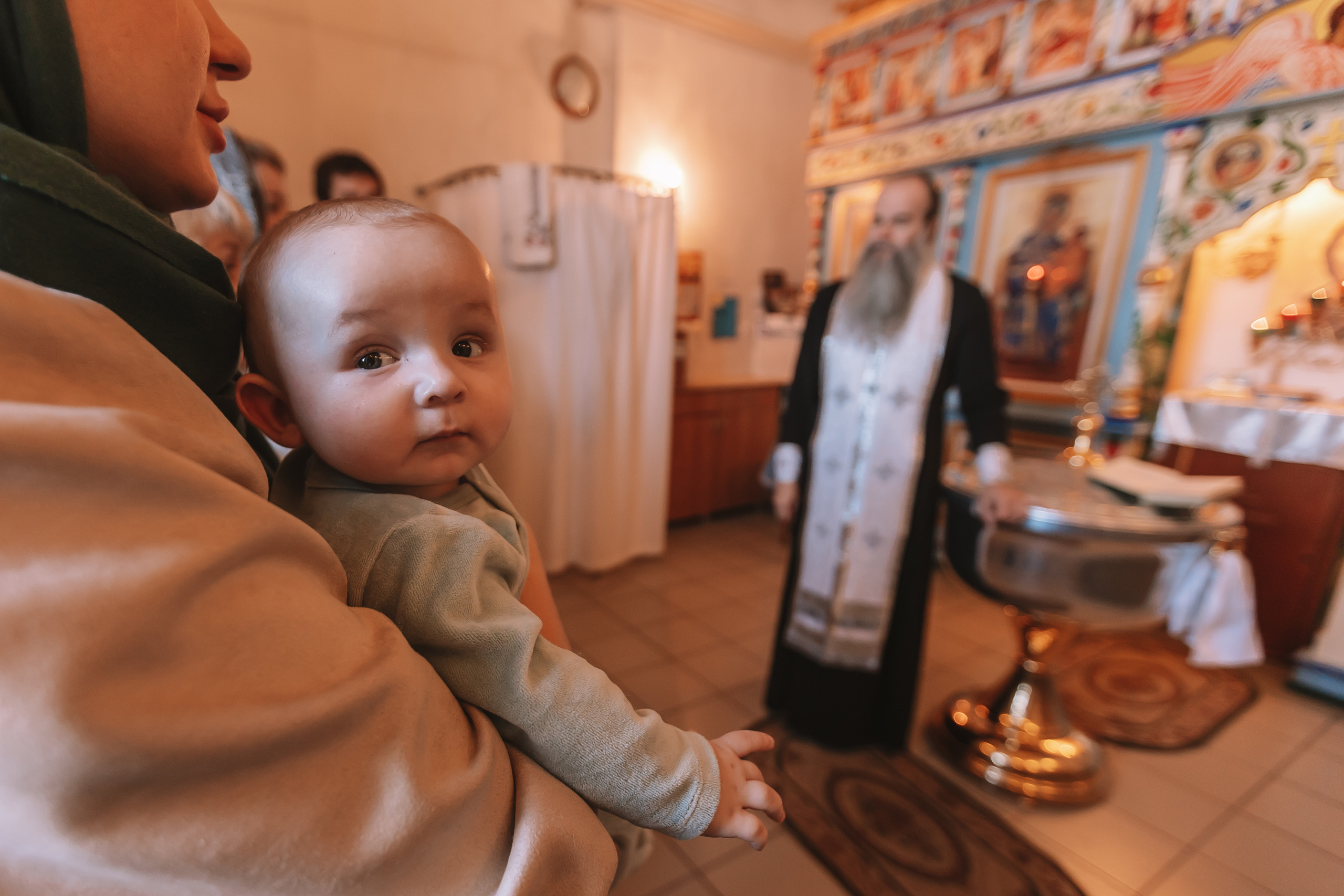 Крещение семакова. Семейный фотограф Тюмень, фотограф на роды Салмина Мария
