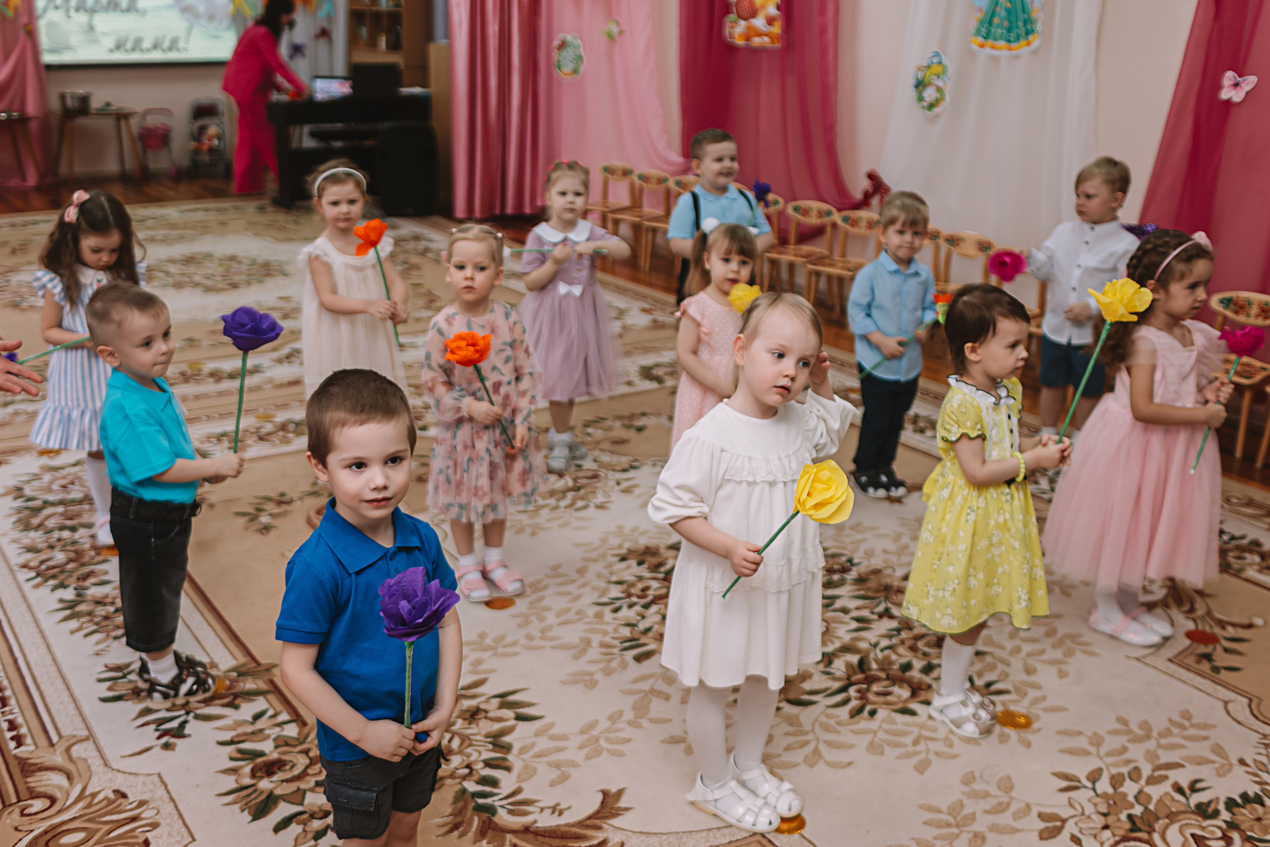 Утренник садик. Семейный фотограф Тюмень, фотограф на роды Салмина Мария