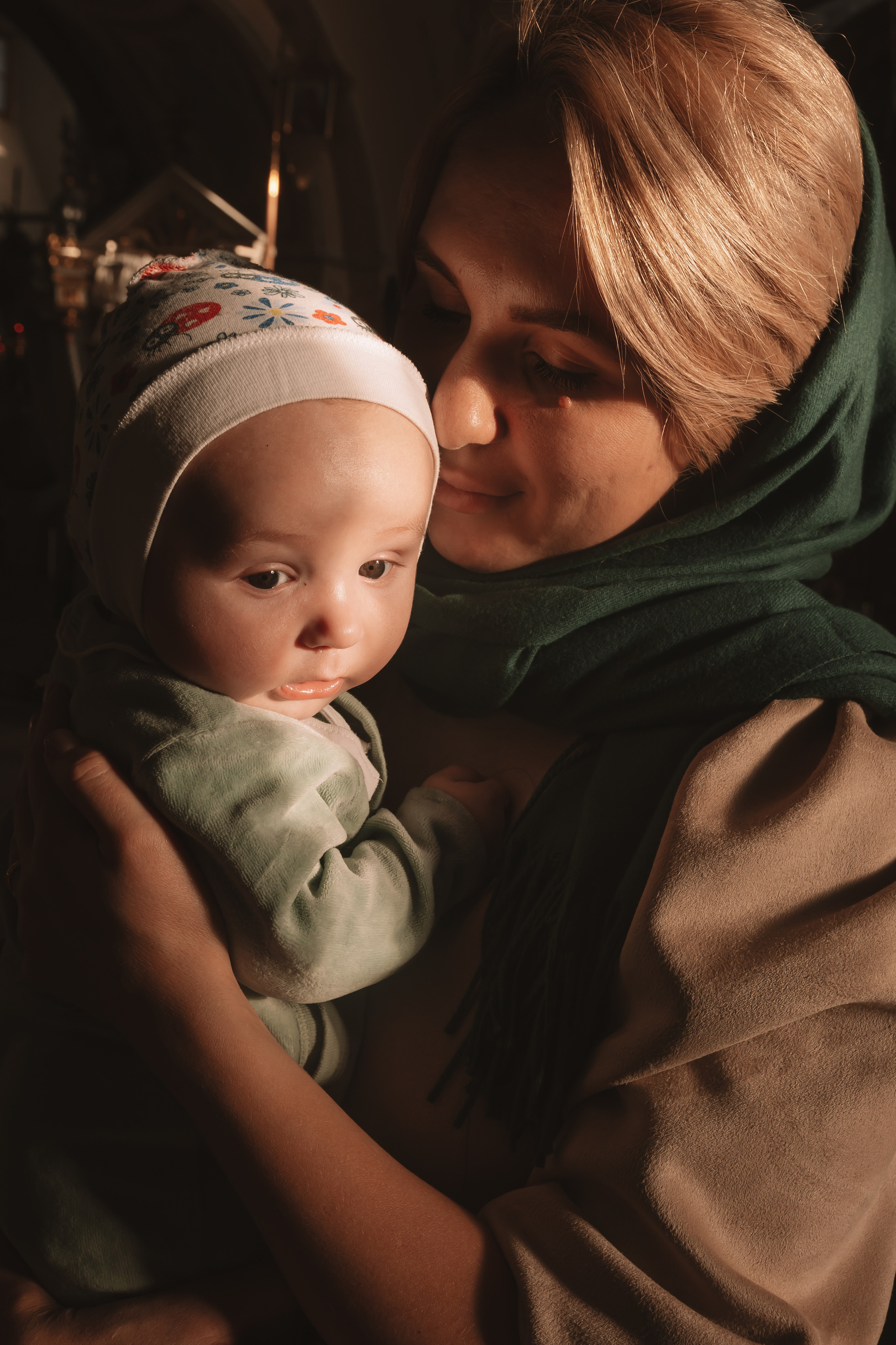 Крещение семакова. Семейный фотограф Тюмень, фотограф на роды Салмина Мария