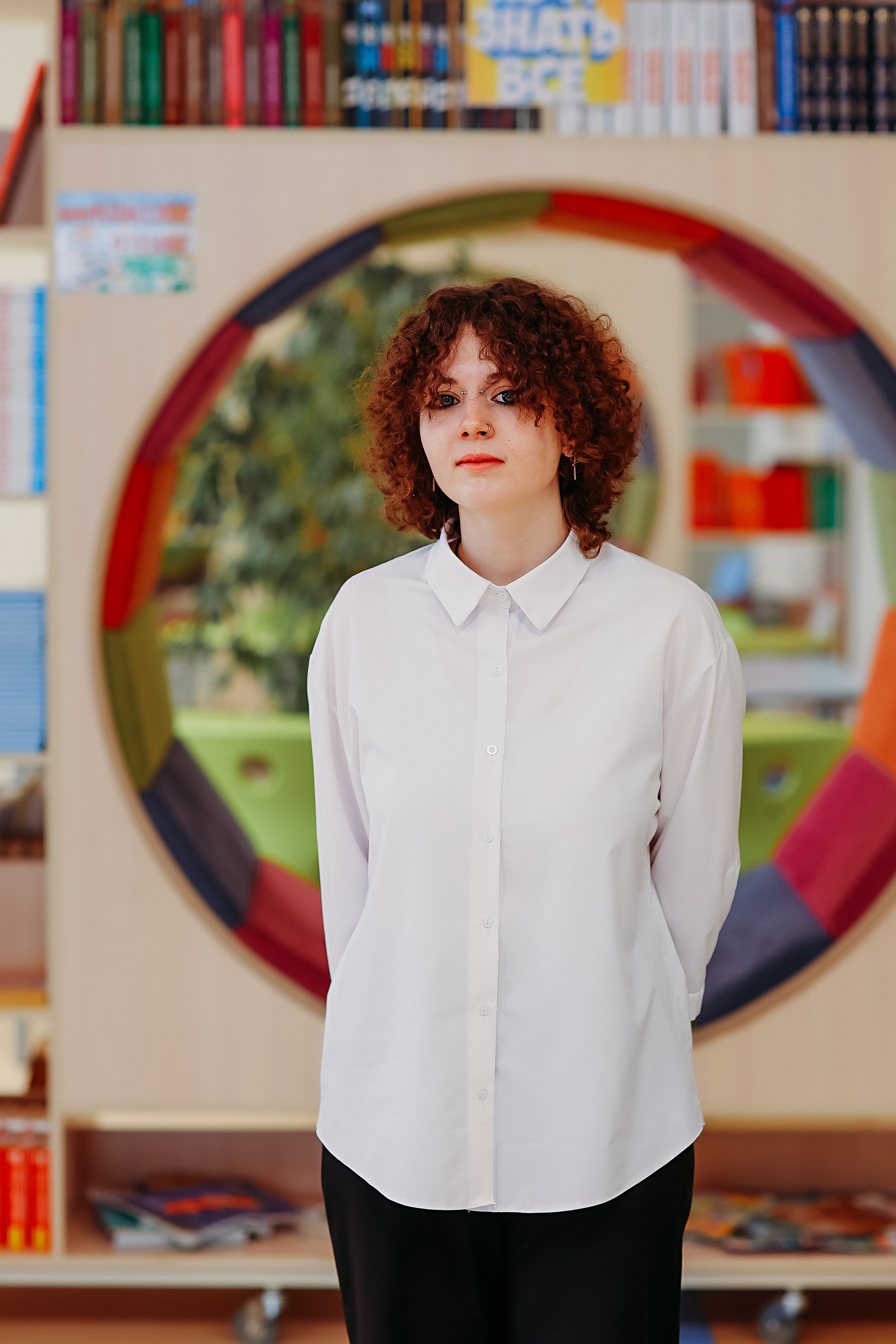 8 класс в библиотеке. Семейный фотограф Тюмень, фотограф на роды Салмина Мария