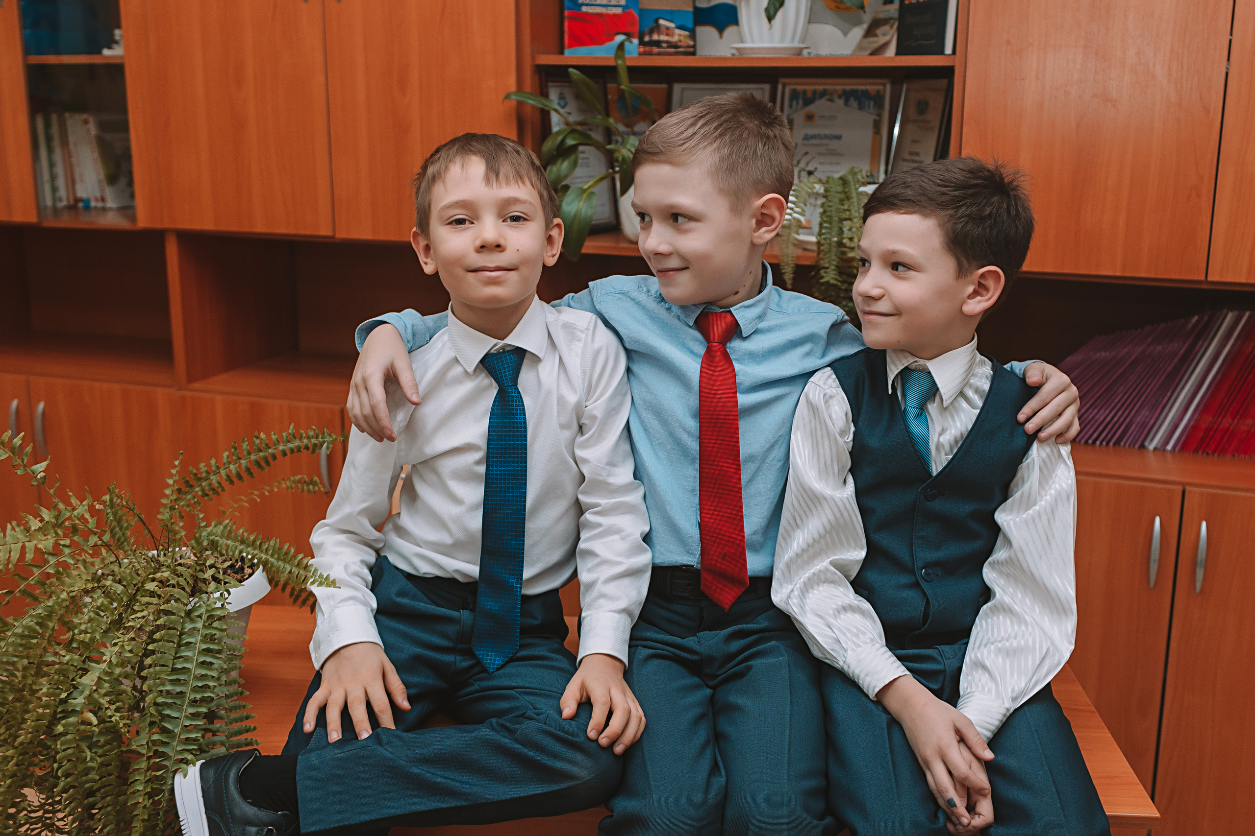 2 класс в школе. Семейный фотограф Тюмень, фотограф на роды Салмина Мария