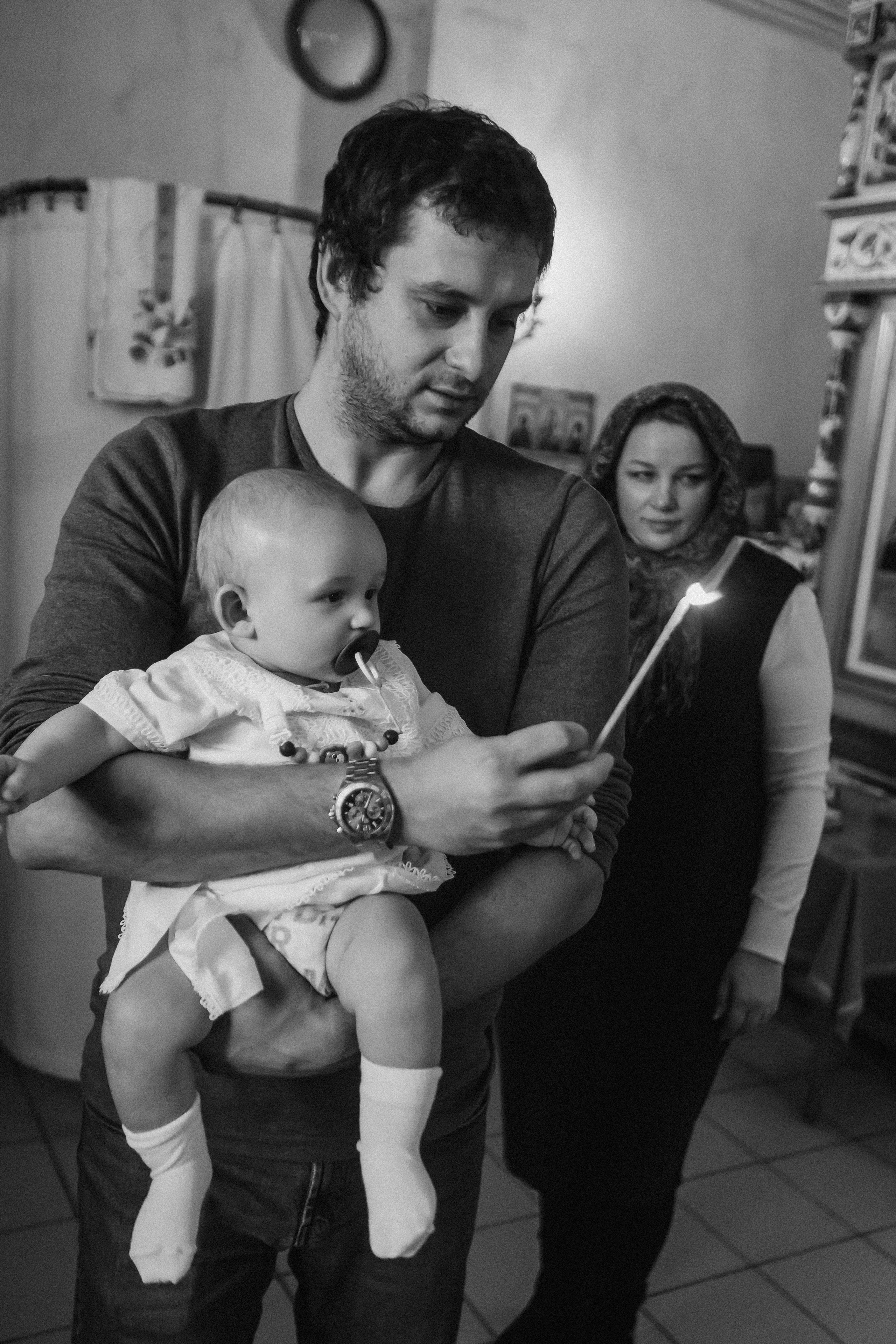 Крещение семакова. Семейный фотограф Тюмень, фотограф на роды Салмина Мария