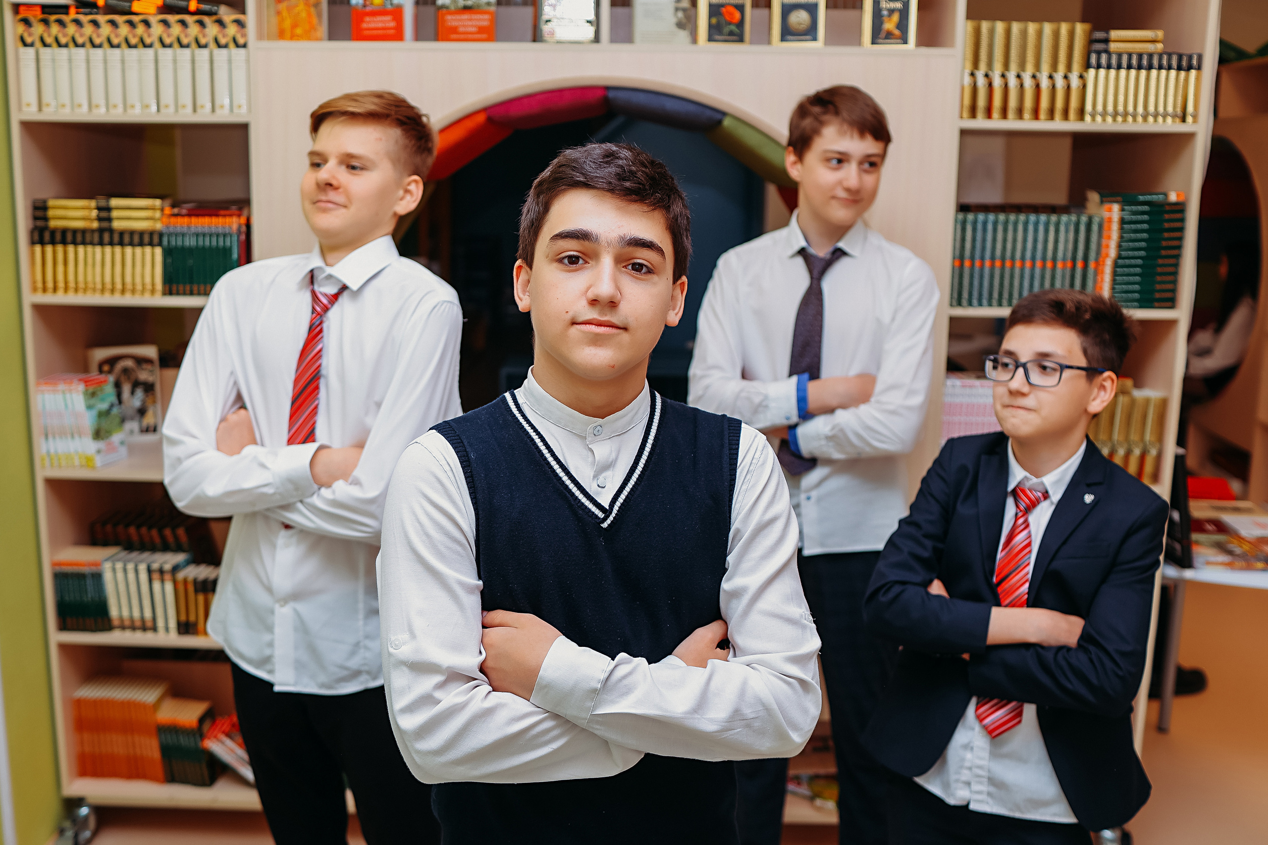 8 класс в библиотеке. Семейный фотограф Тюмень, фотограф на роды Салмина Мария