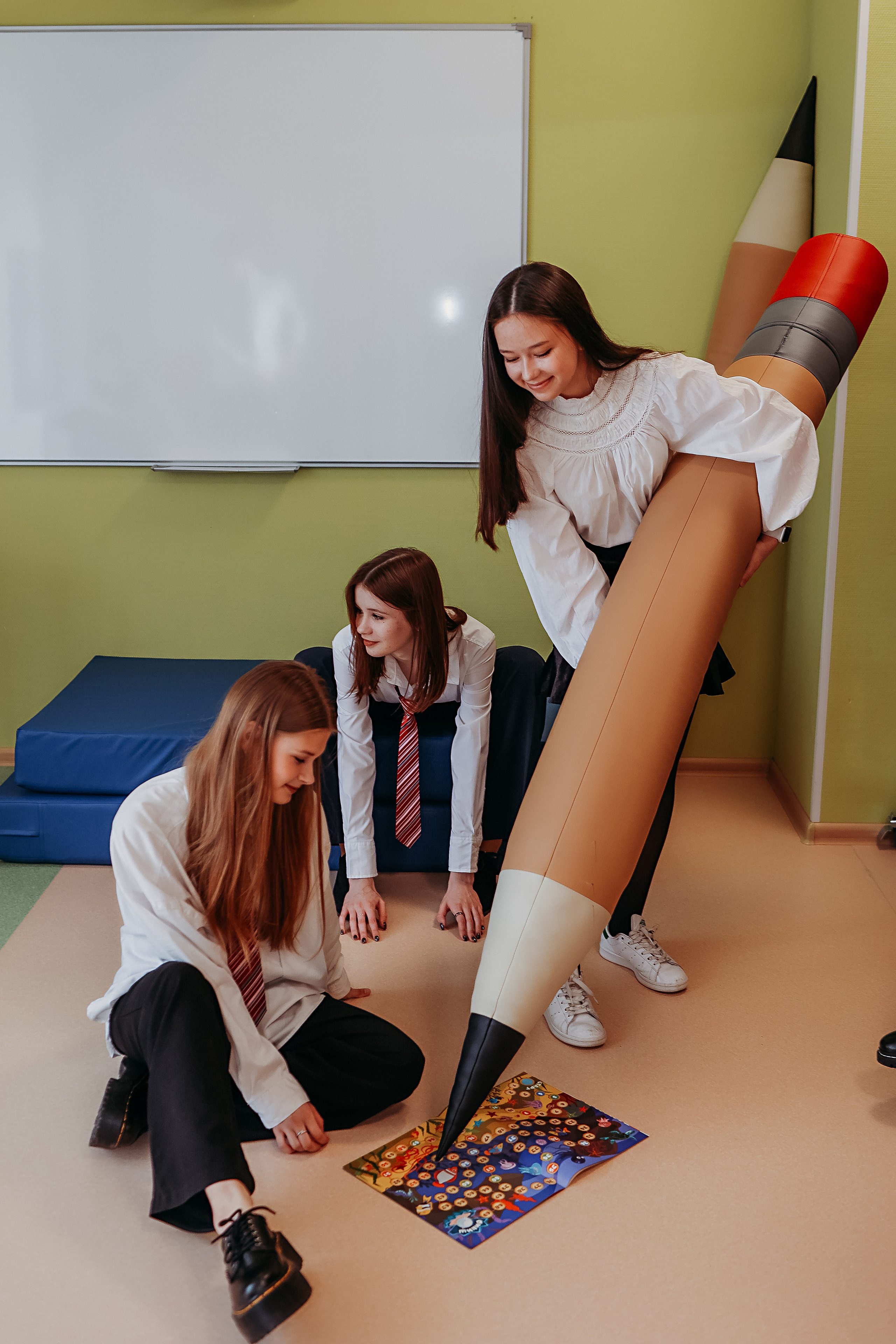 8 класс в библиотеке. Семейный фотограф Тюмень, фотограф на роды Салмина Мария