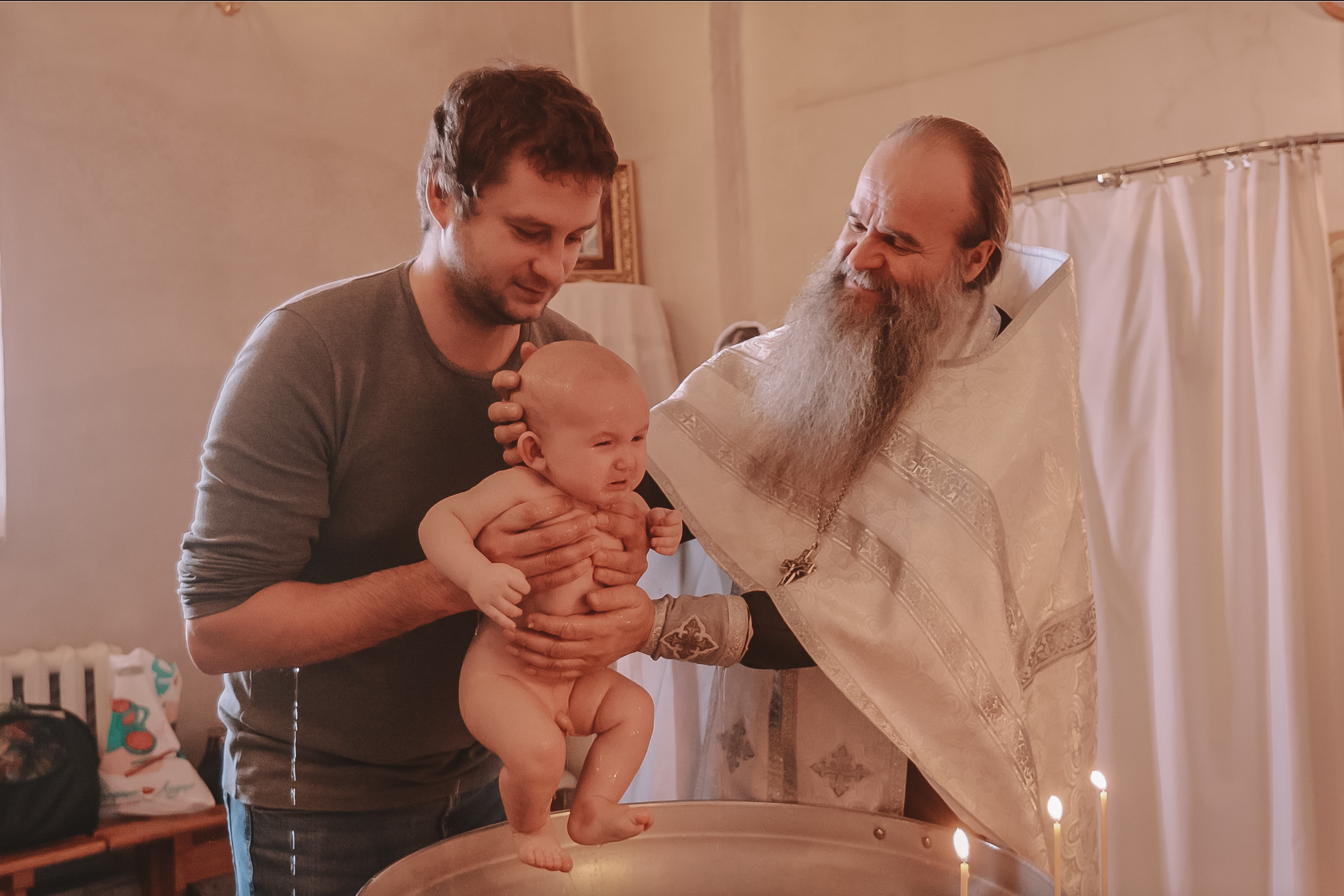 Крещение семакова. Семейный фотограф Тюмень, фотограф на роды Салмина Мария