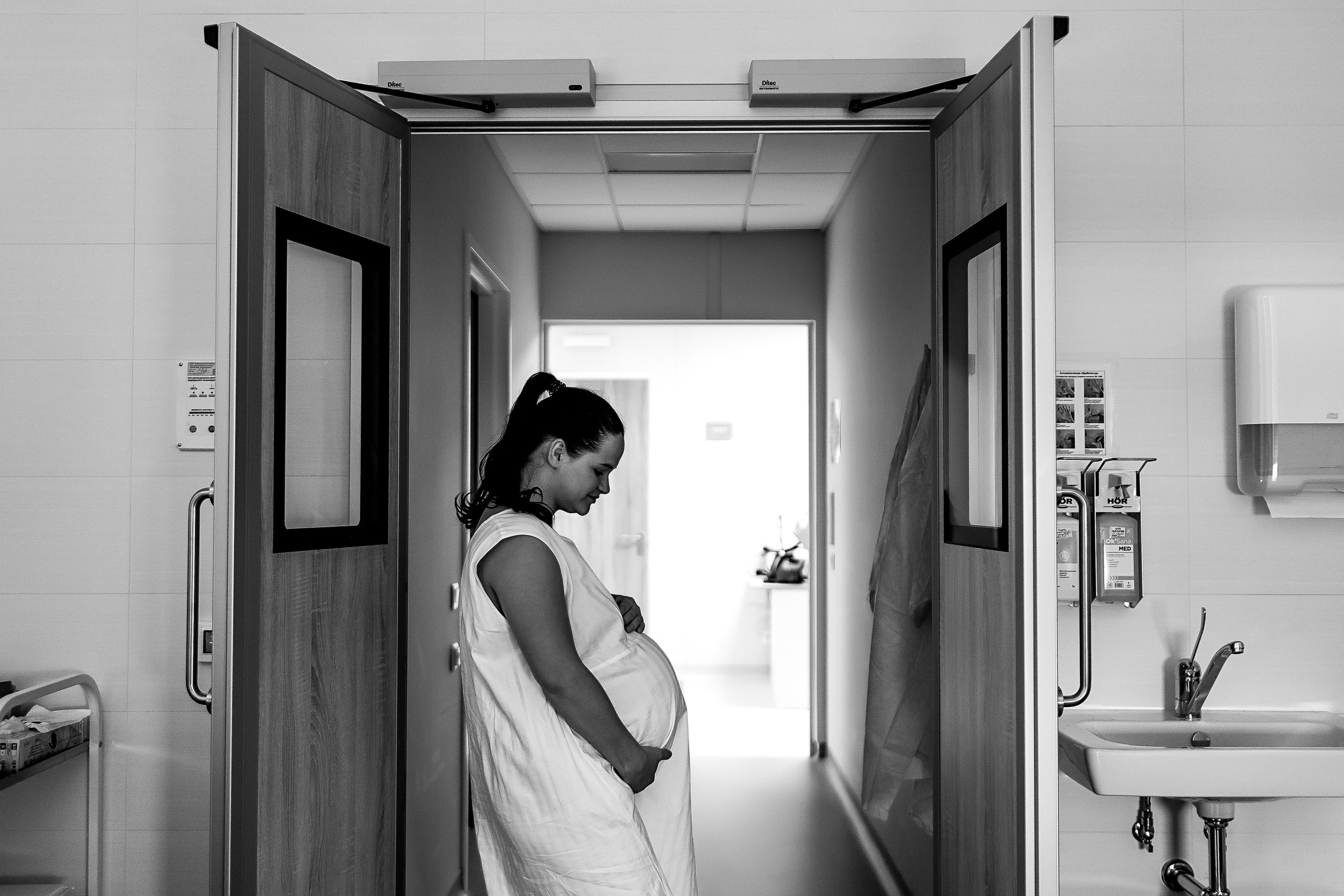 Мать и Дитя. Семейный фотограф Тюмень, фотограф на роды Салмина Мария